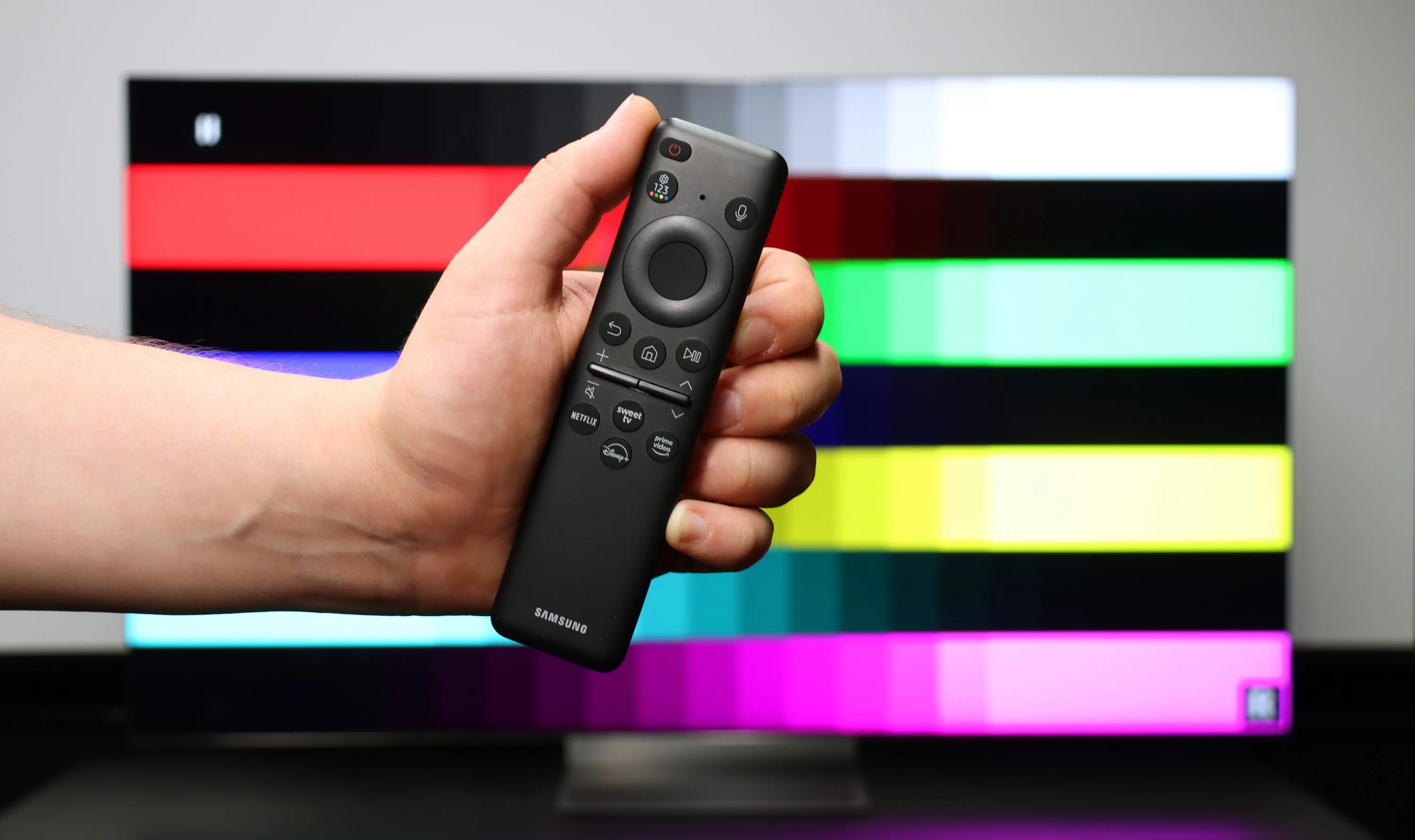 Review Samsung QN900D Neo QLED 8K Appearance of the TV
