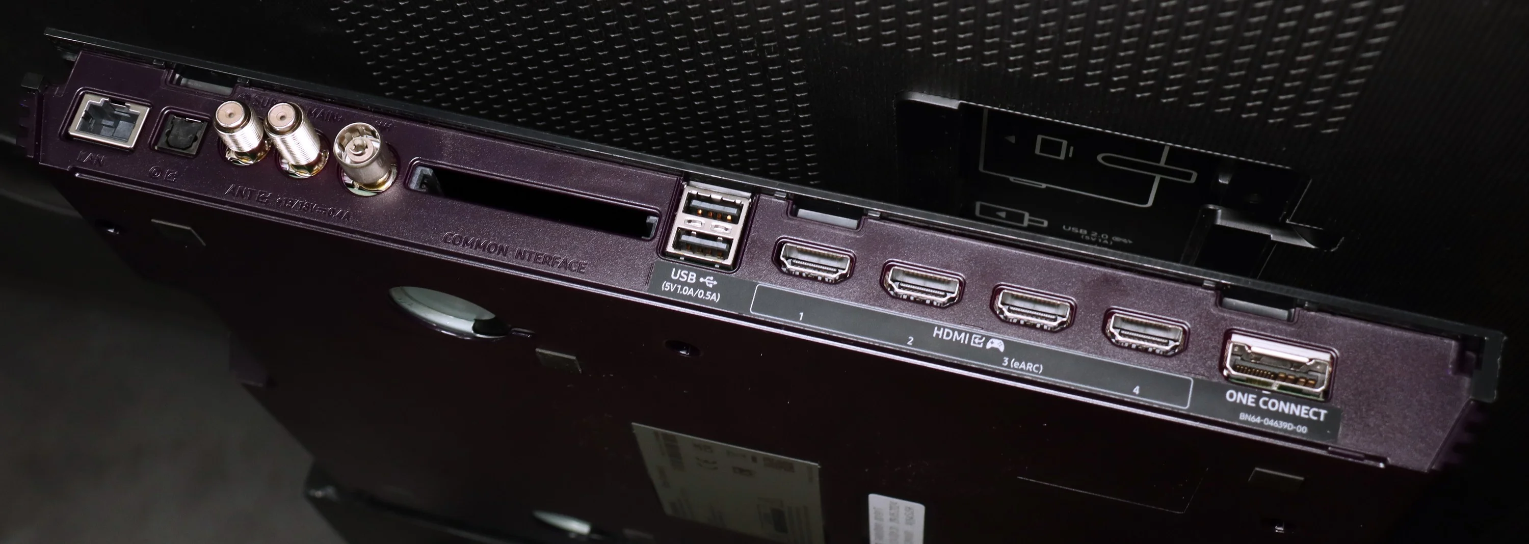 Review Samsung QN900D Neo QLED 8K Appearance of the TV