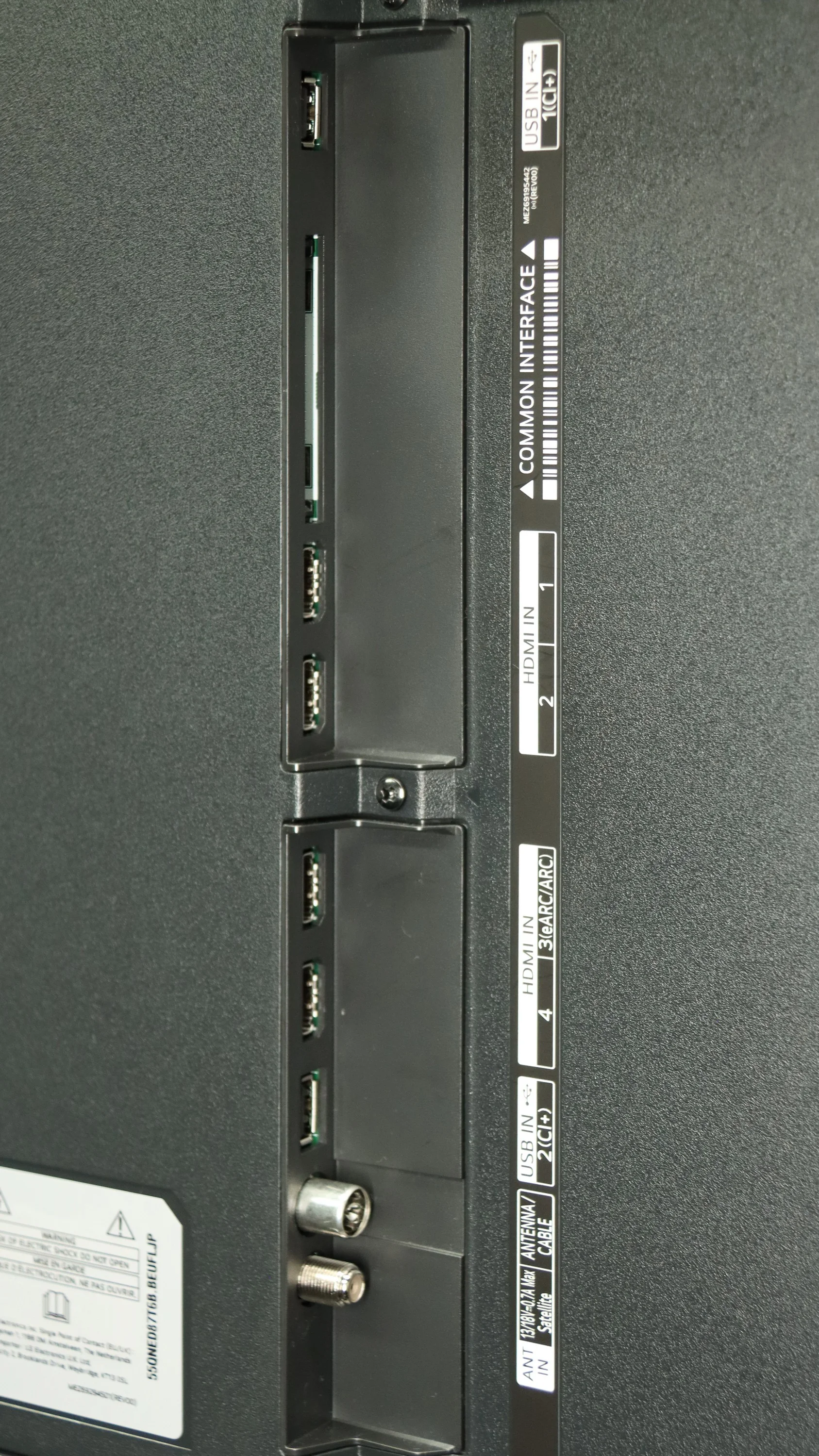 Review LG QNED87T6B Appearance of the TV
