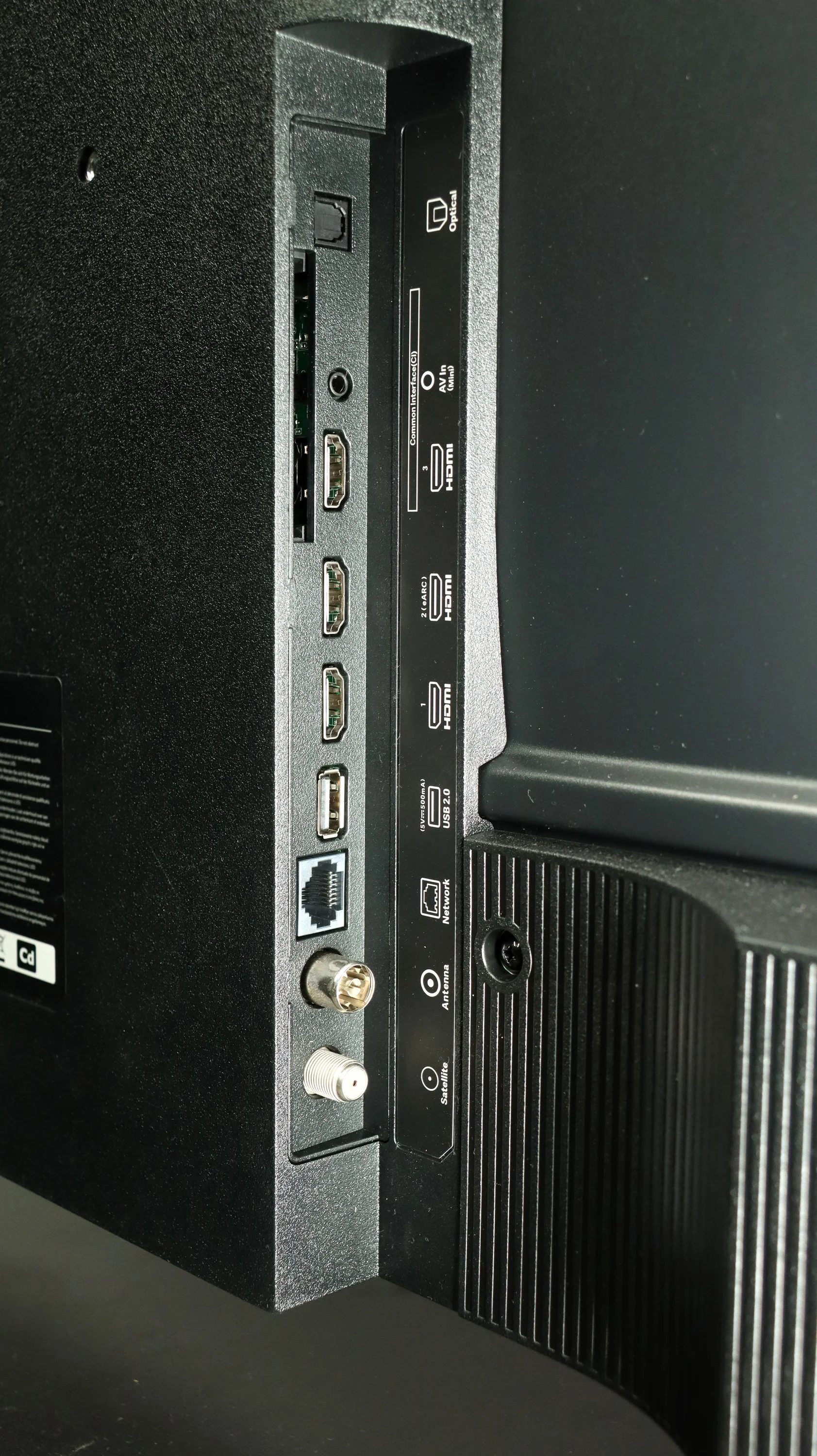Review XIAOMI A PRO 2025 Appearance of the TV