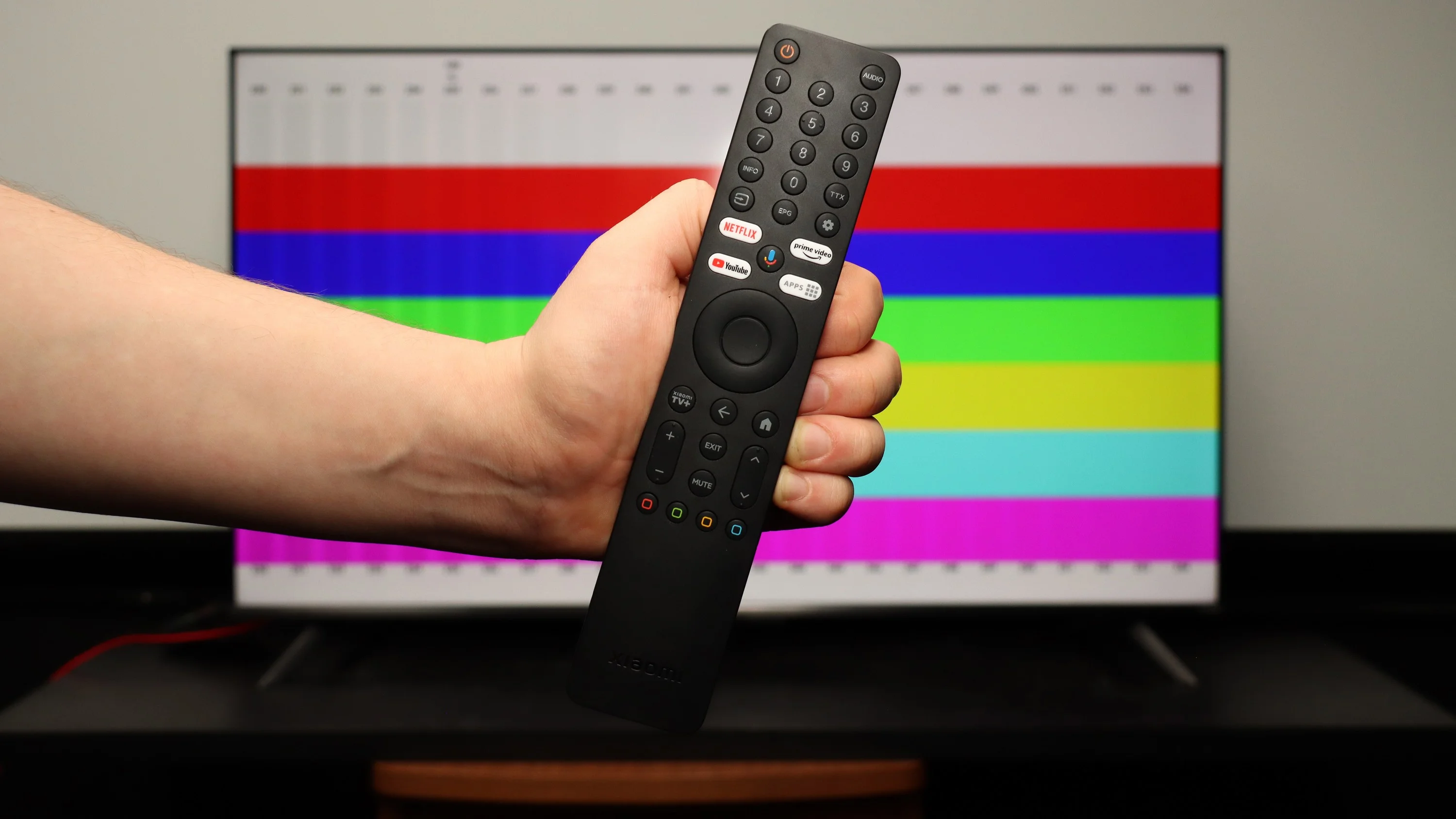 Review Xiaomi S Mini 2025 Appearance of the TV