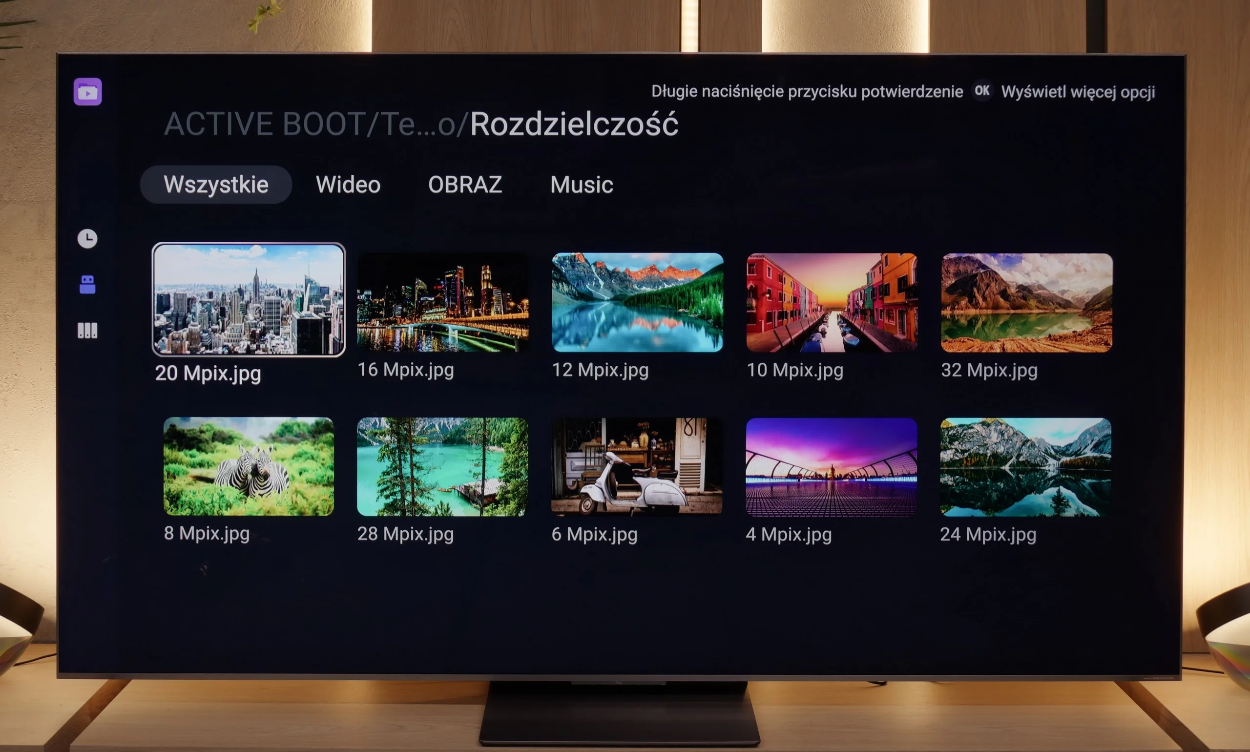 Review TCL C8K Appearance of the TV