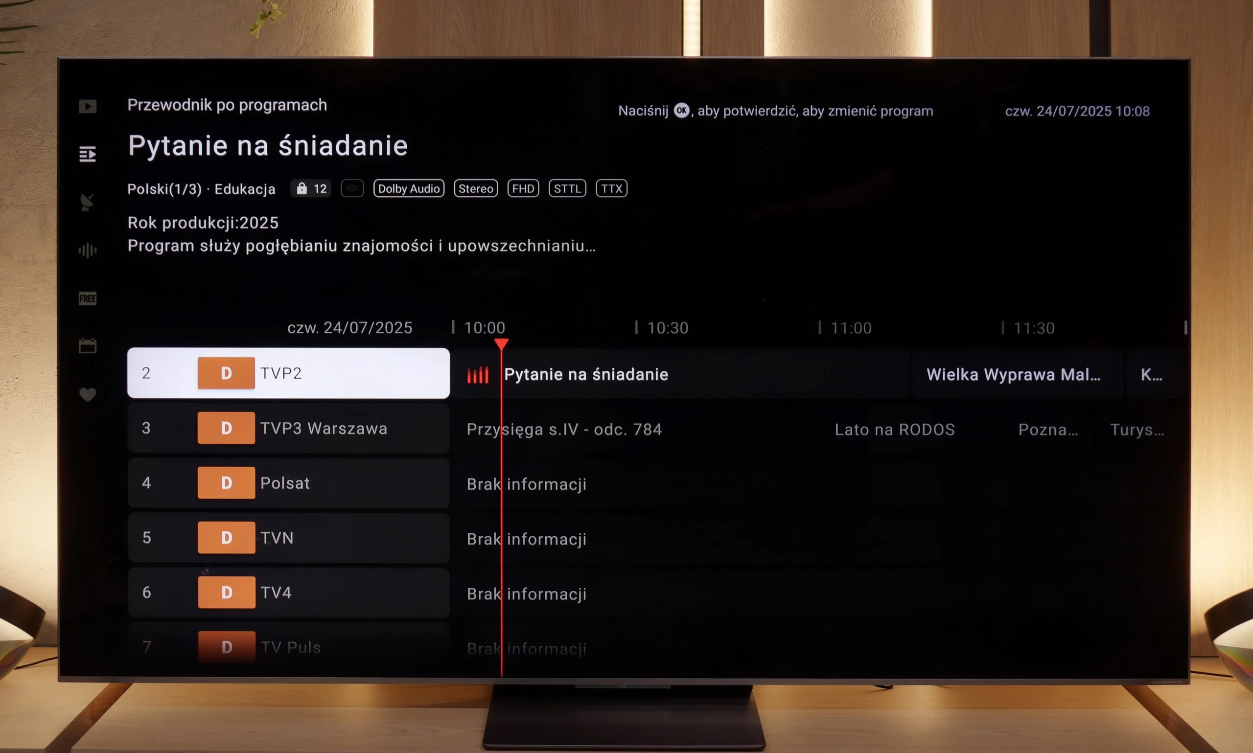 Review TCL C8K Appearance of the TV