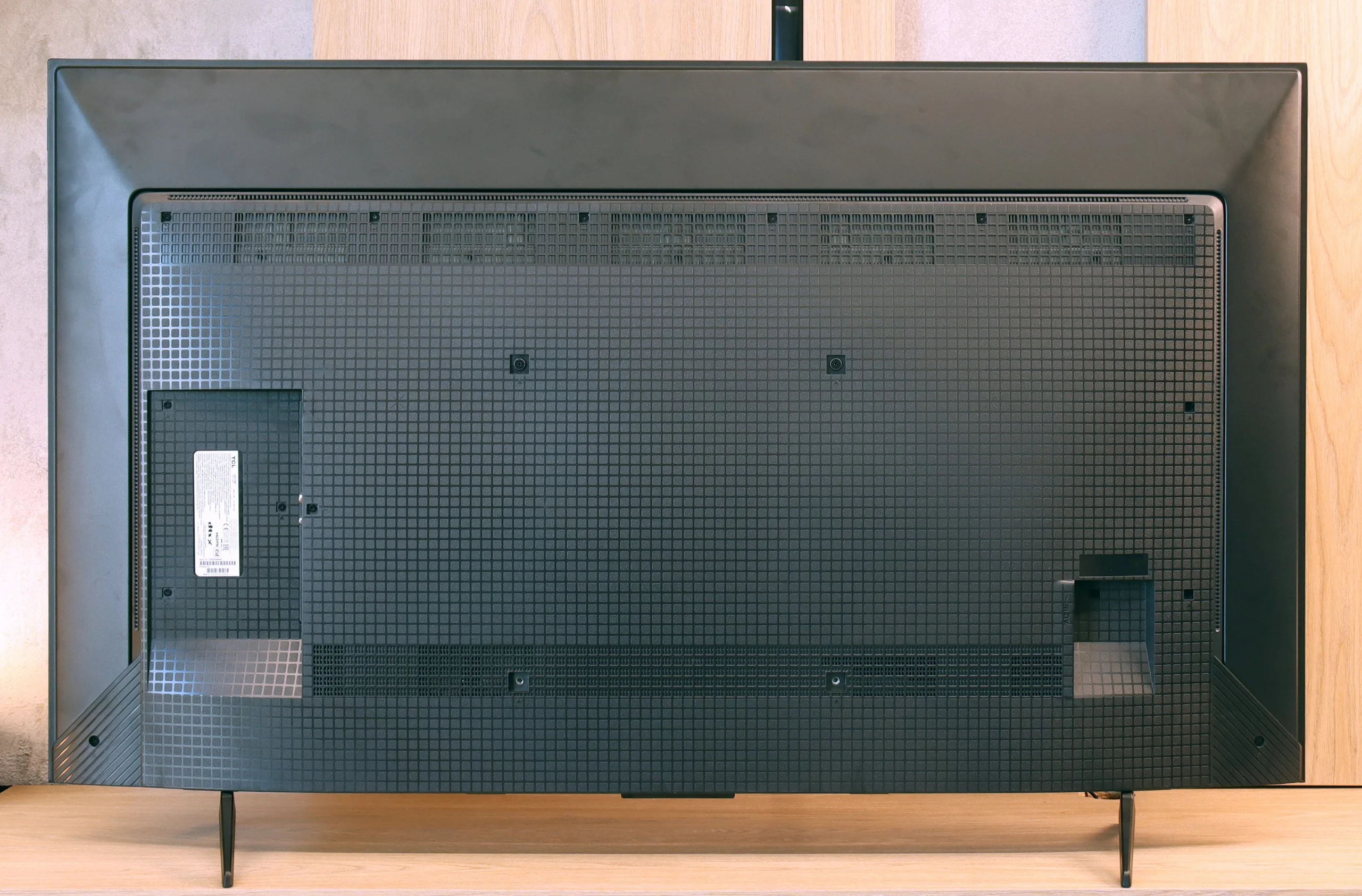 Review TCL P7K / P79K Appearance of the TV
