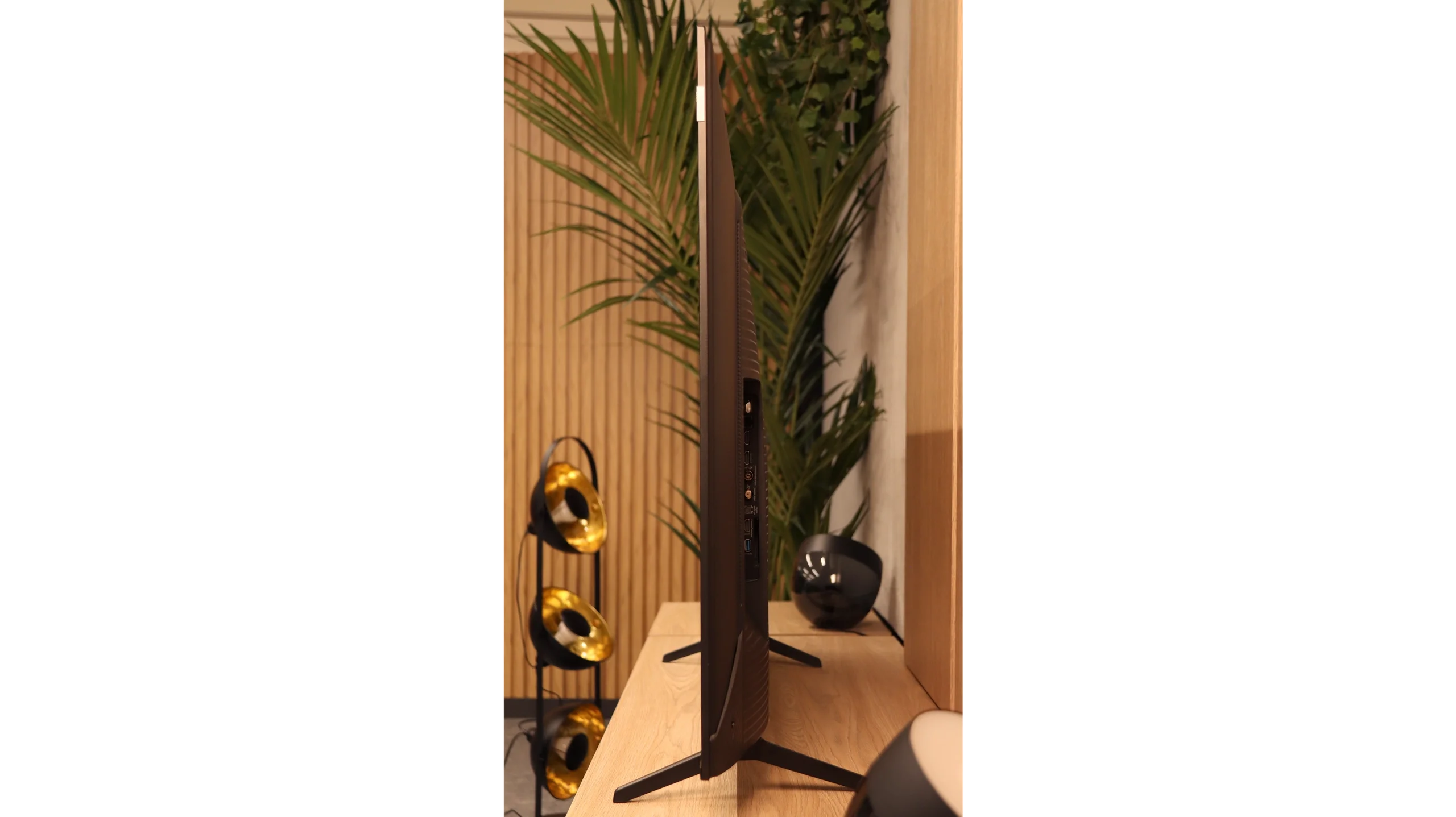 Review TCL P7K / P79K Appearance of the TV