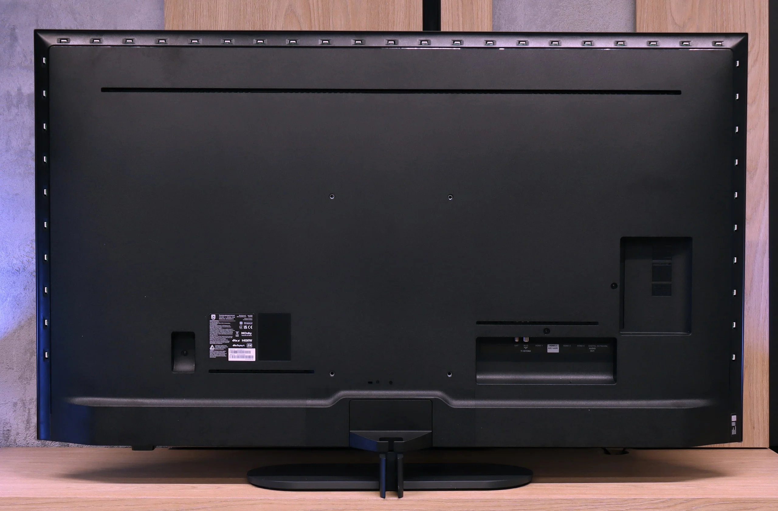 Review PHILIPS PUS9060 Appearance of the TV