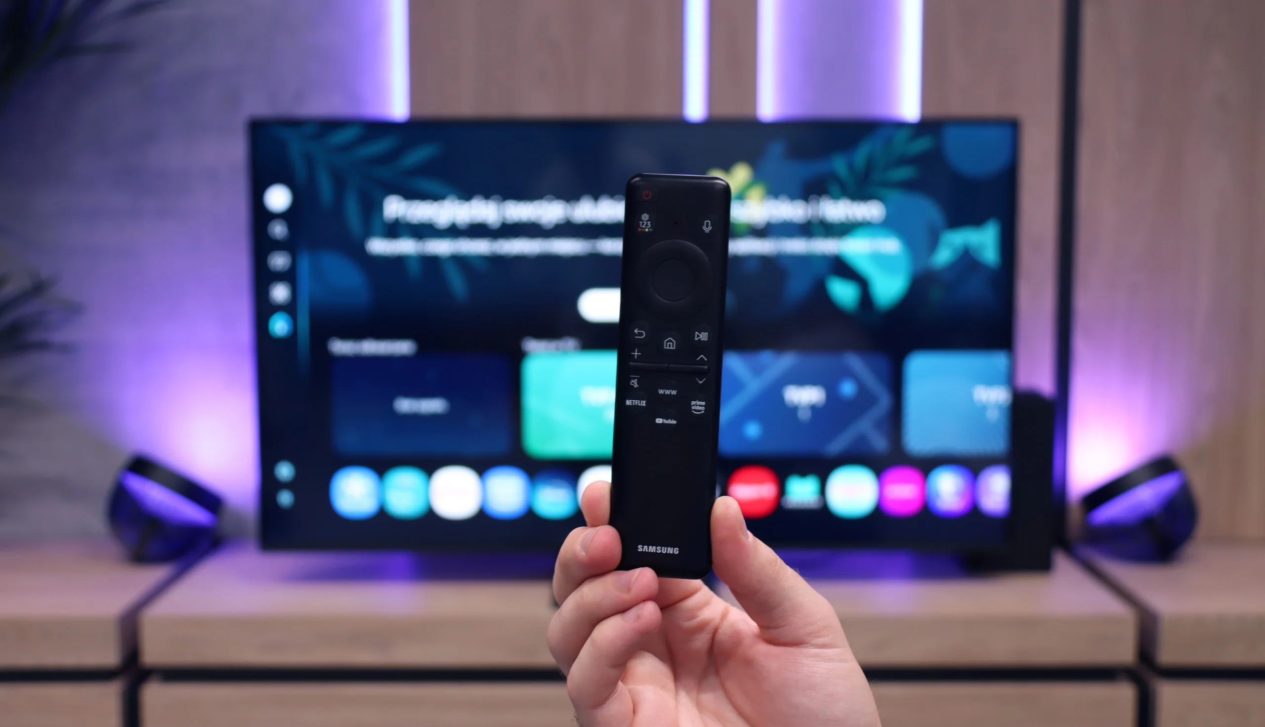 Review Samsung Neo QLED QN70F / QN74F / QN77F Appearance of the TV