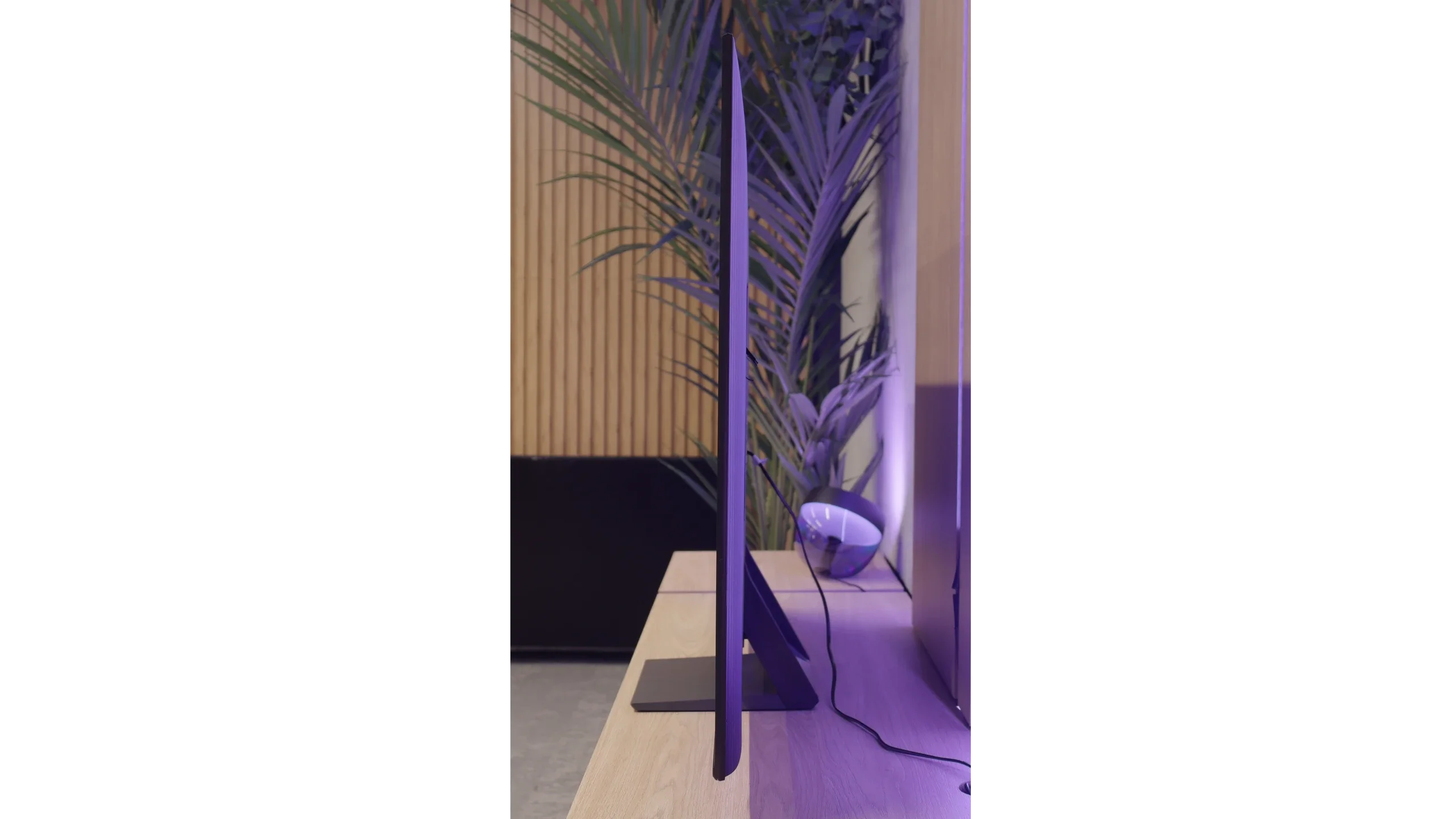 Review Samsung Neo QLED QN70F / QN74F / QN77F Appearance of the TV