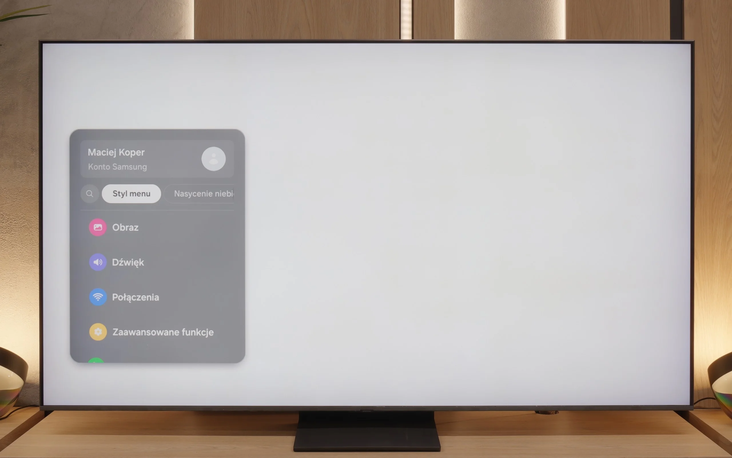 Review SAMSUNG QN80F Appearance of the TV