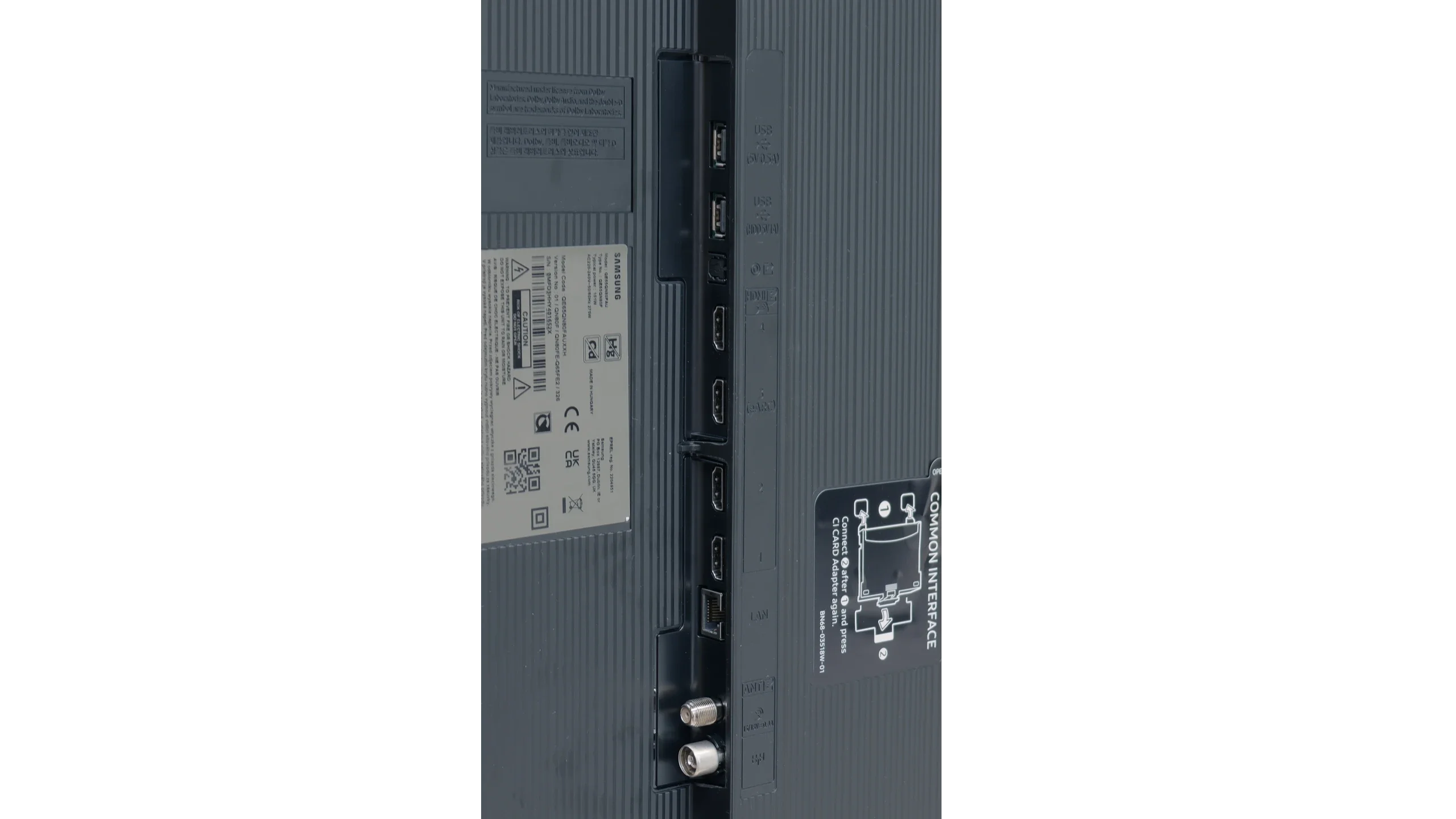 Review SAMSUNG QN80F Appearance of the TV