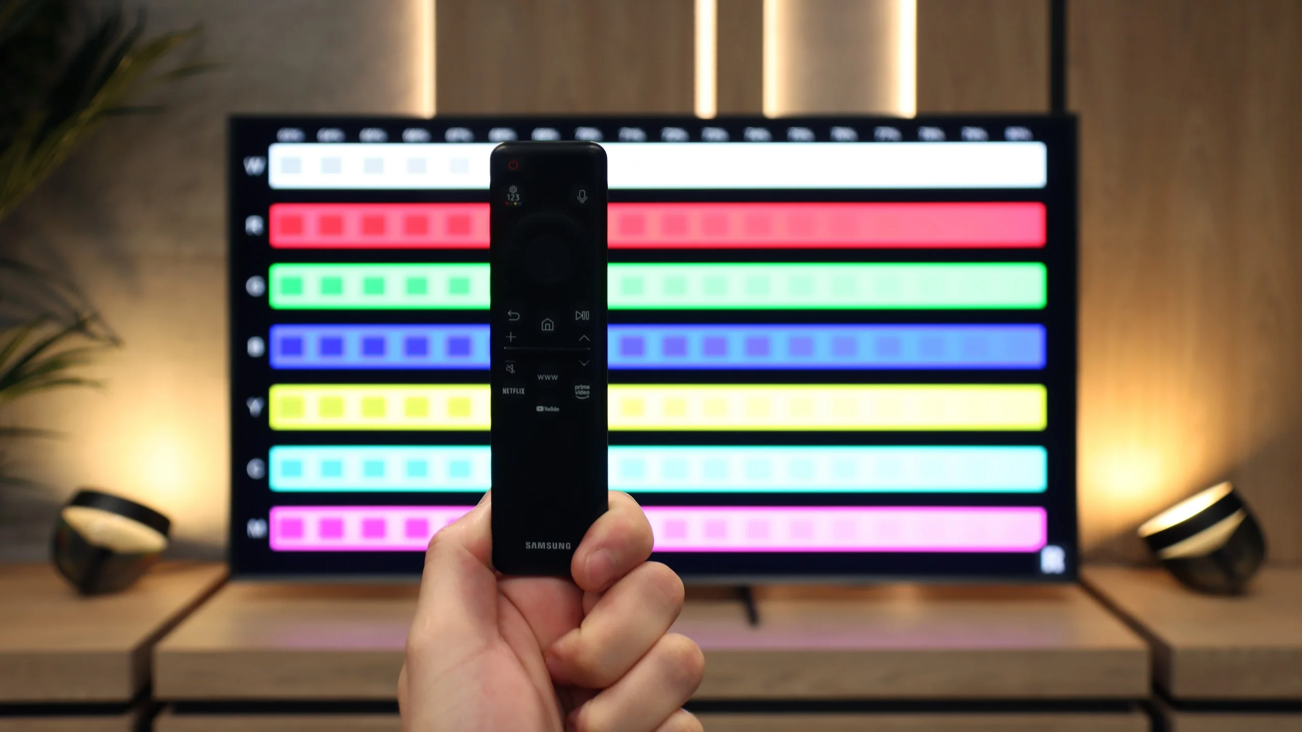Review Samsung QN900F Appearance of the TV