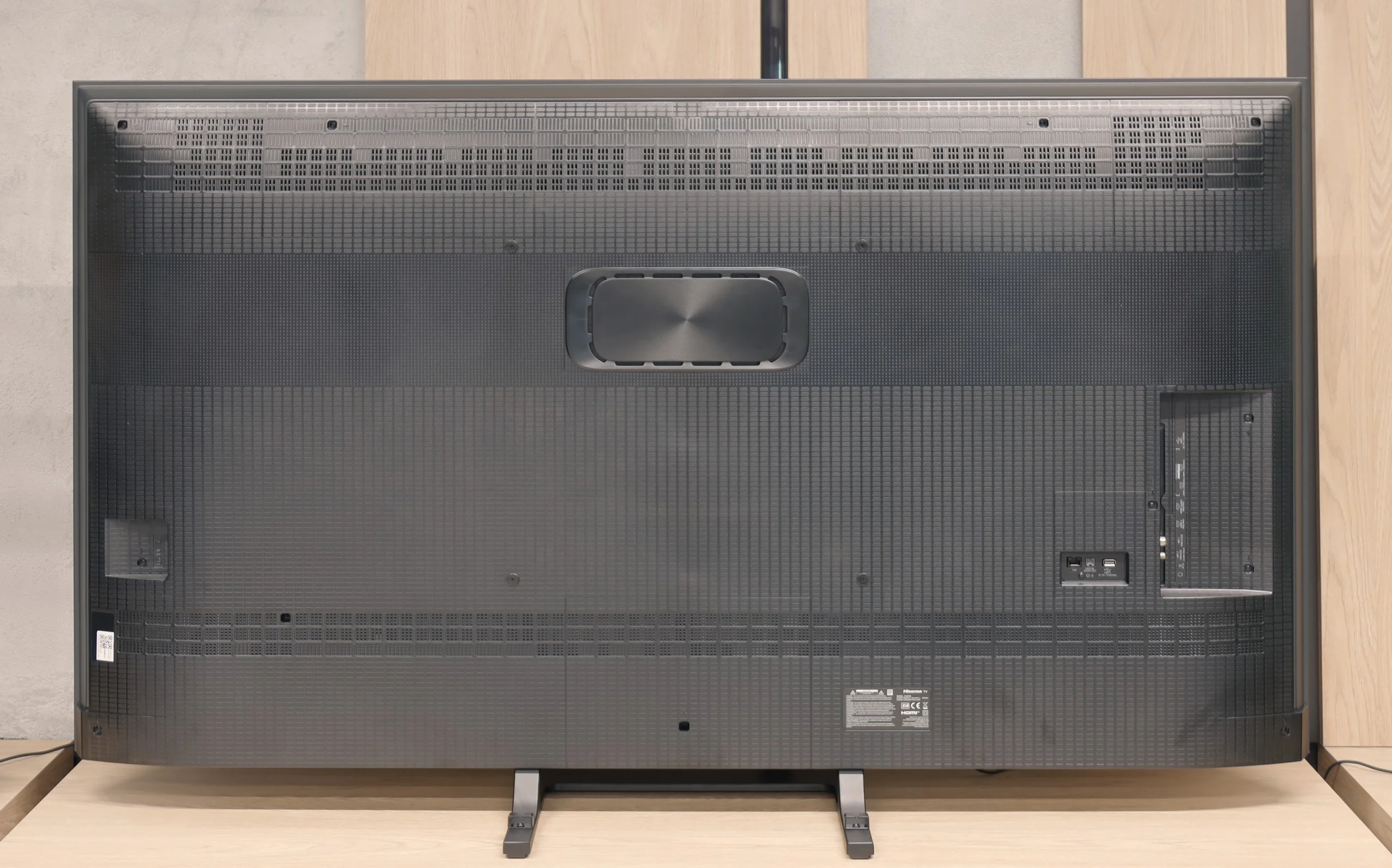 Review Hisense U7Q Appearance of the TV