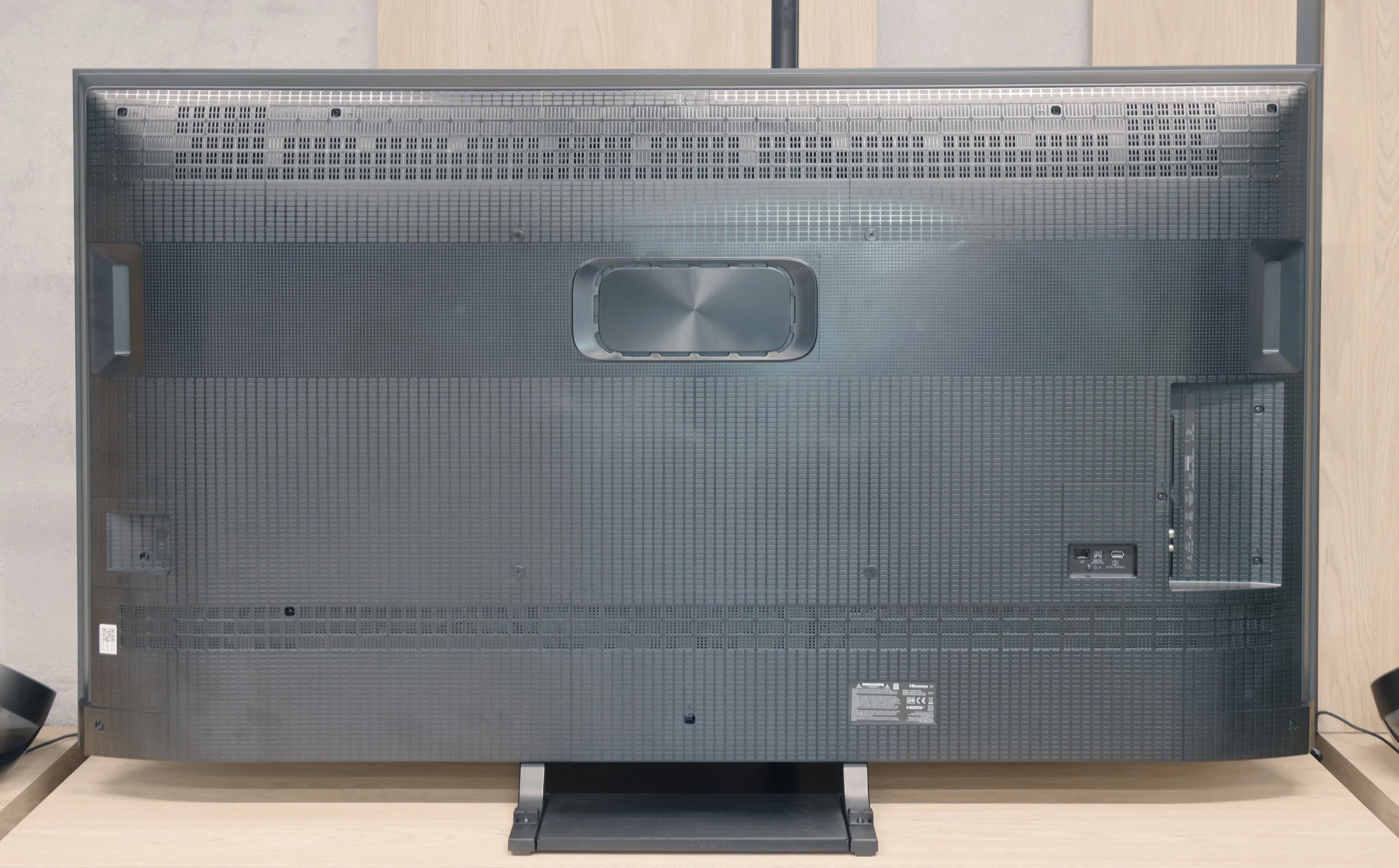Review Hisense U7Q PRO Appearance of the TV