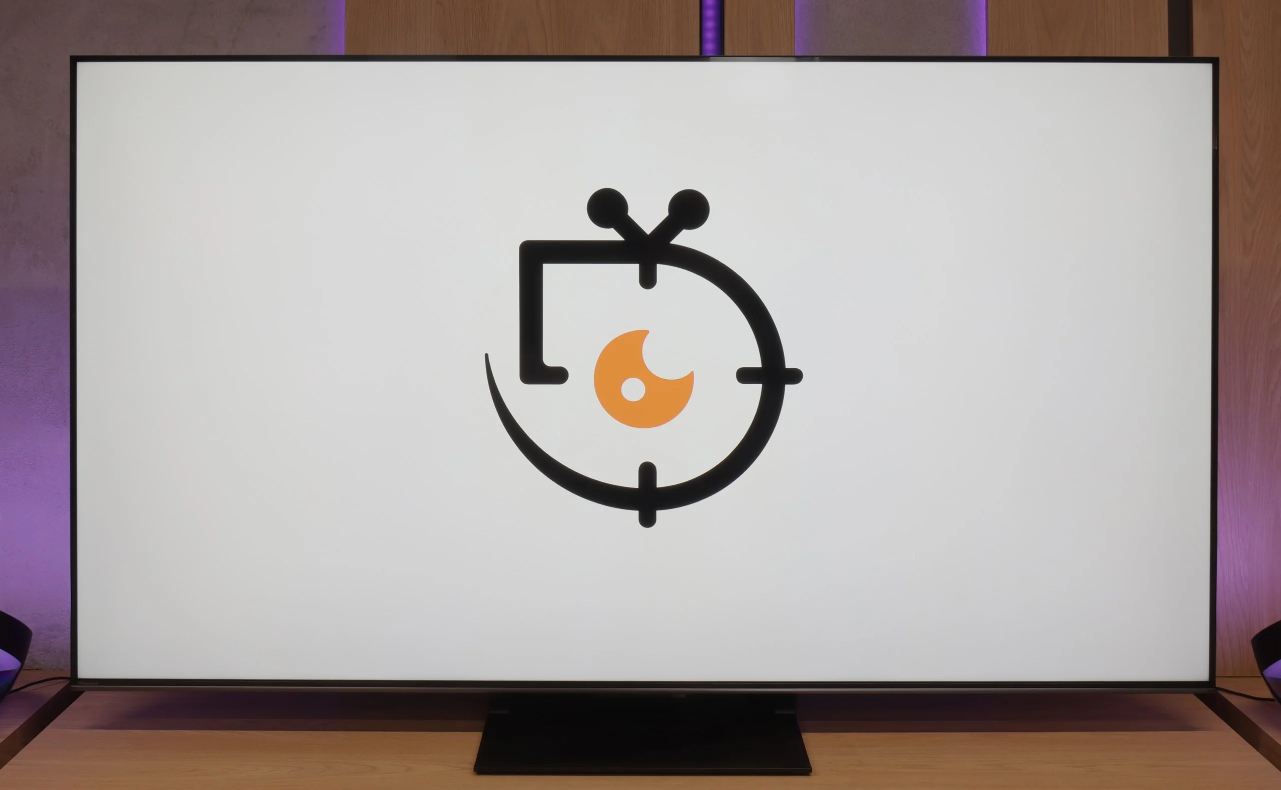Review Hisense U7Q PRO Appearance of the TV