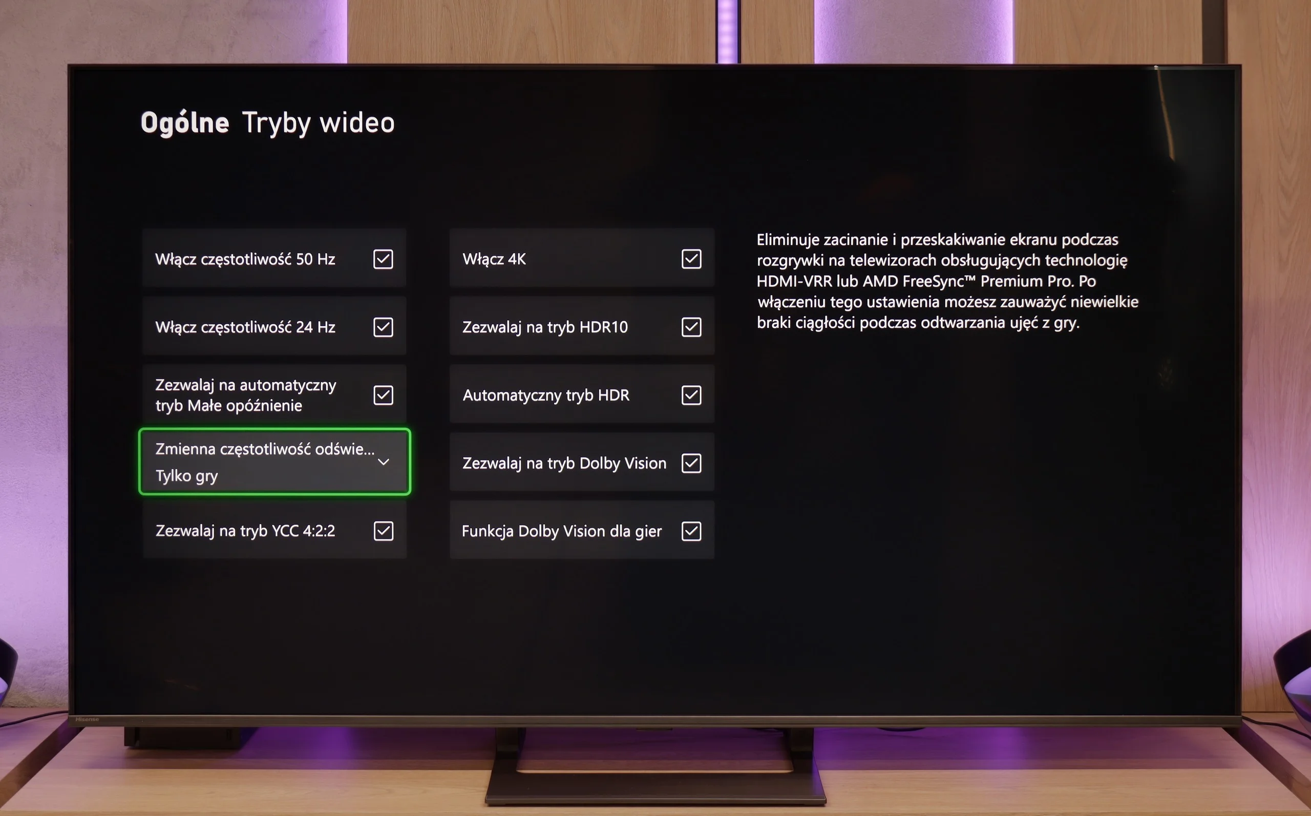 Review Hisense E8Q Console compatibility and gaming features
