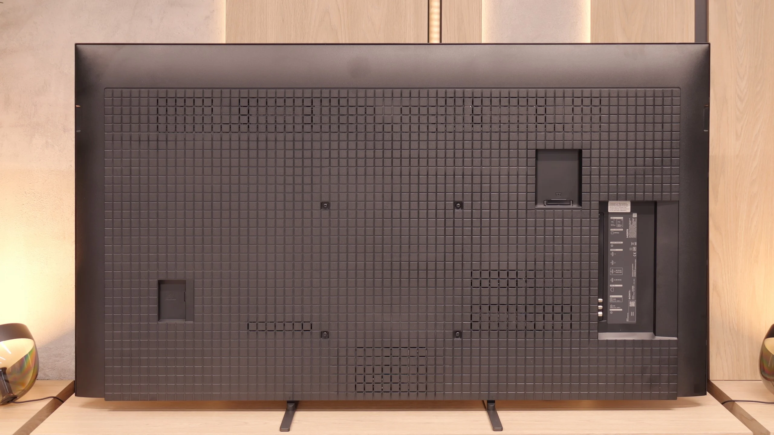 Review Sony BRAVIA 5 (XR5)  Appearance of the TV