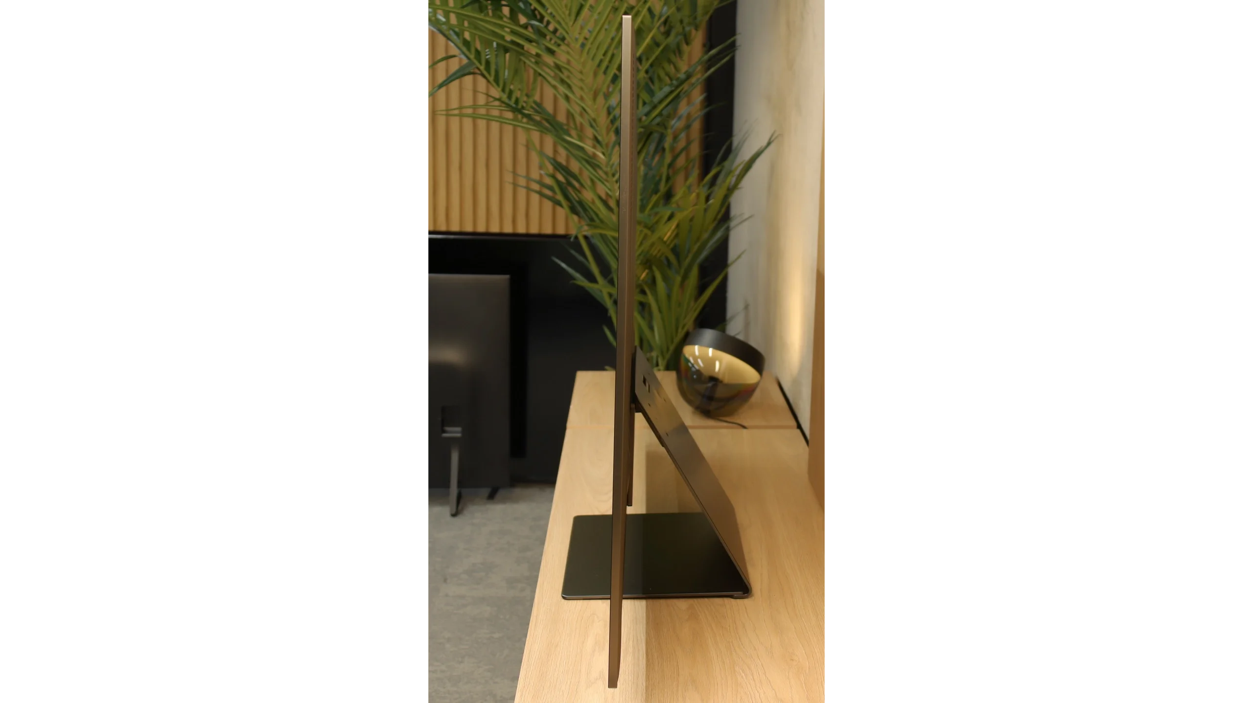Review SAMSUNG OLED S95F (QD-OLED) Appearance of the TV