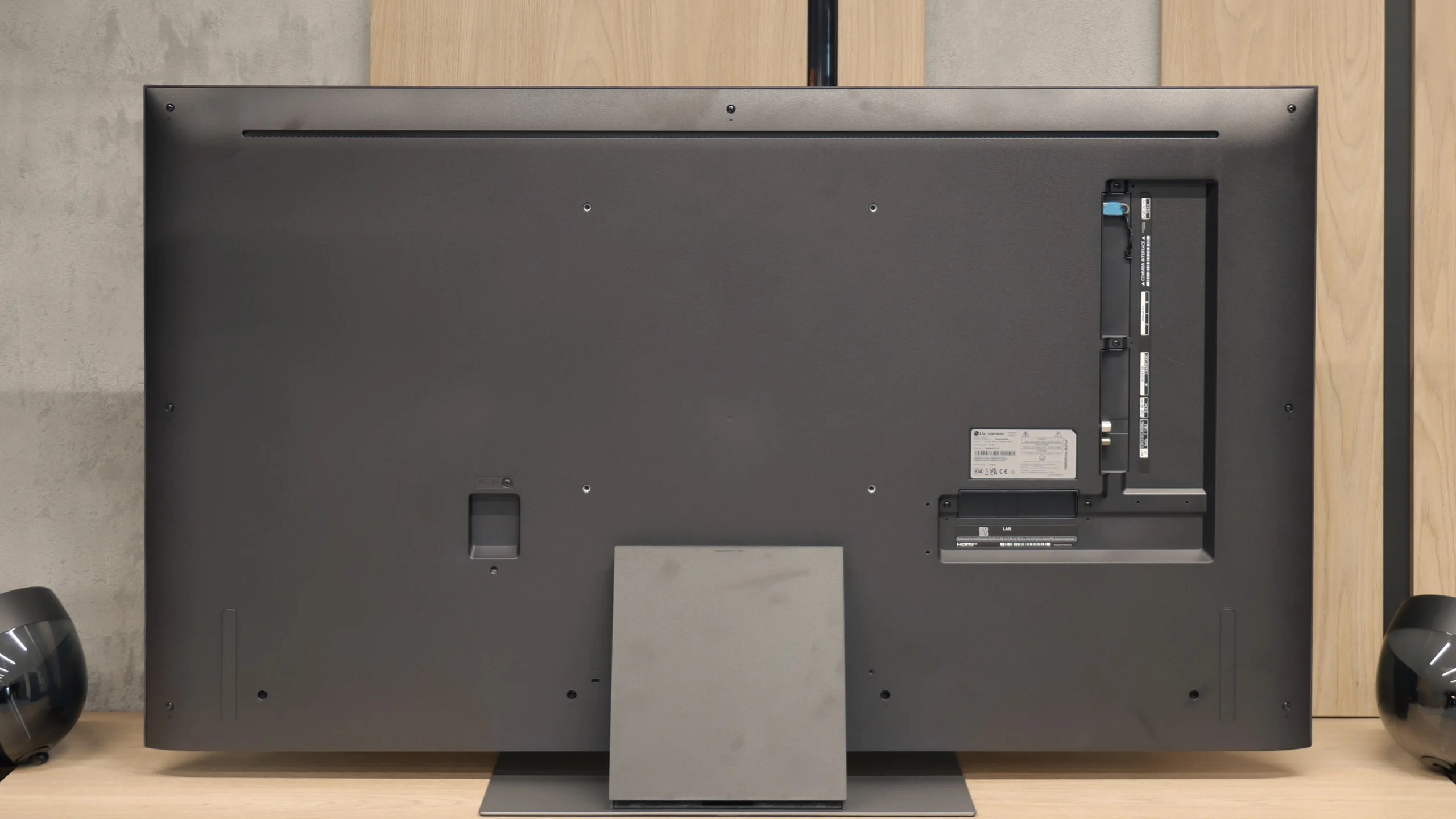 Review LG QNED86A / QNED85A / QNED87A Appearance of the TV