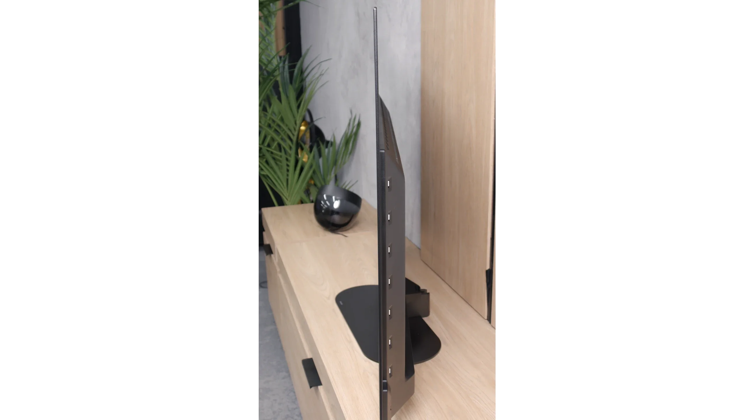Review Philips OLED820 Appearance of the TV
