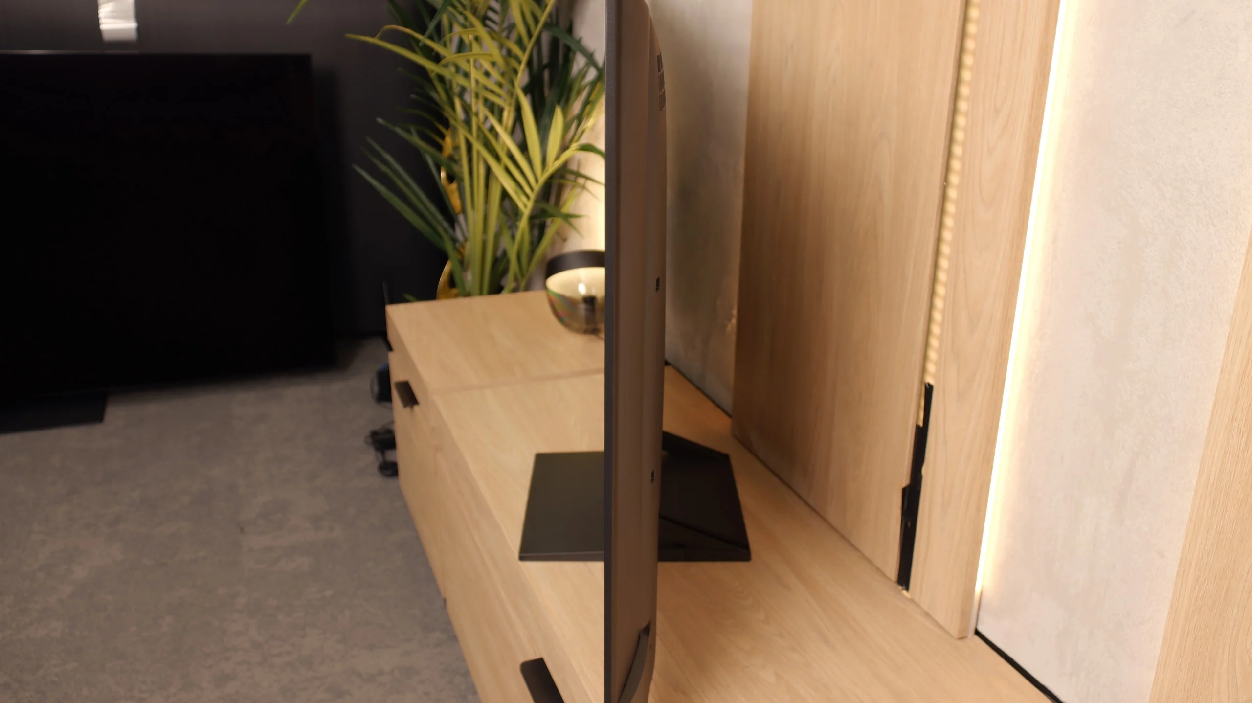Review LG QNED93A / QNED90A Appearance of the TV