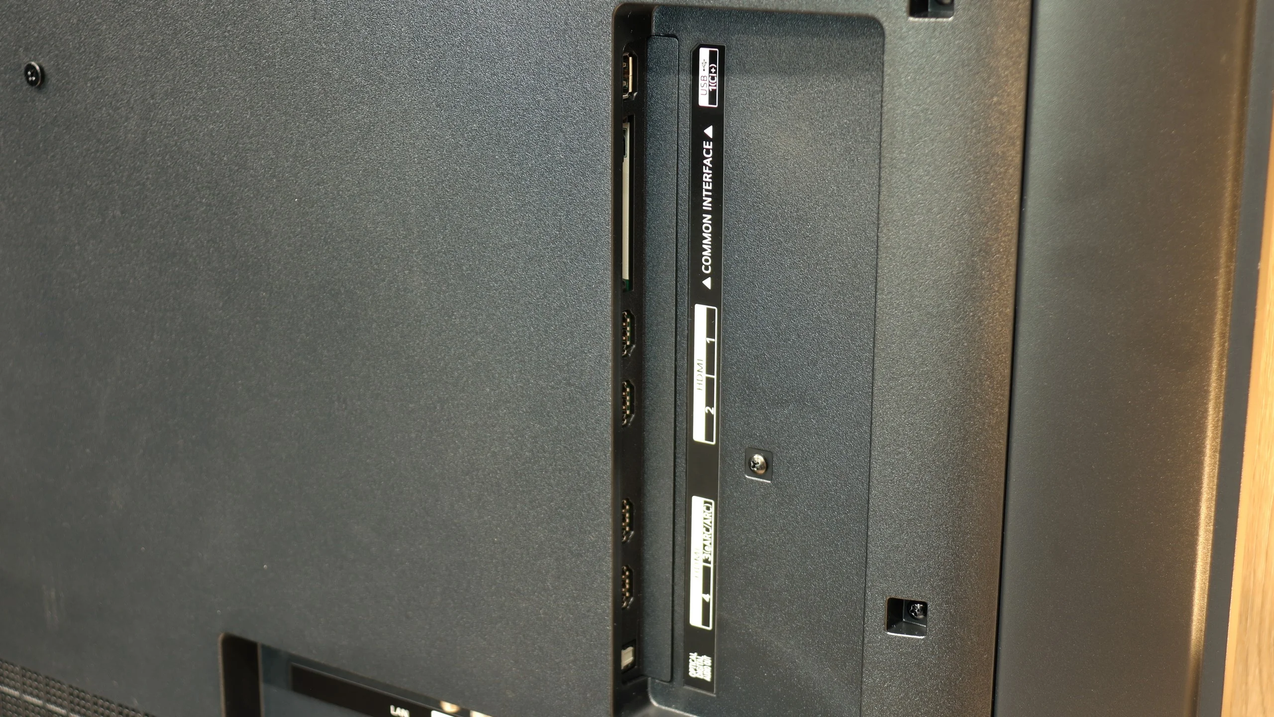 Review LG QNED93A / QNED90A Appearance of the TV