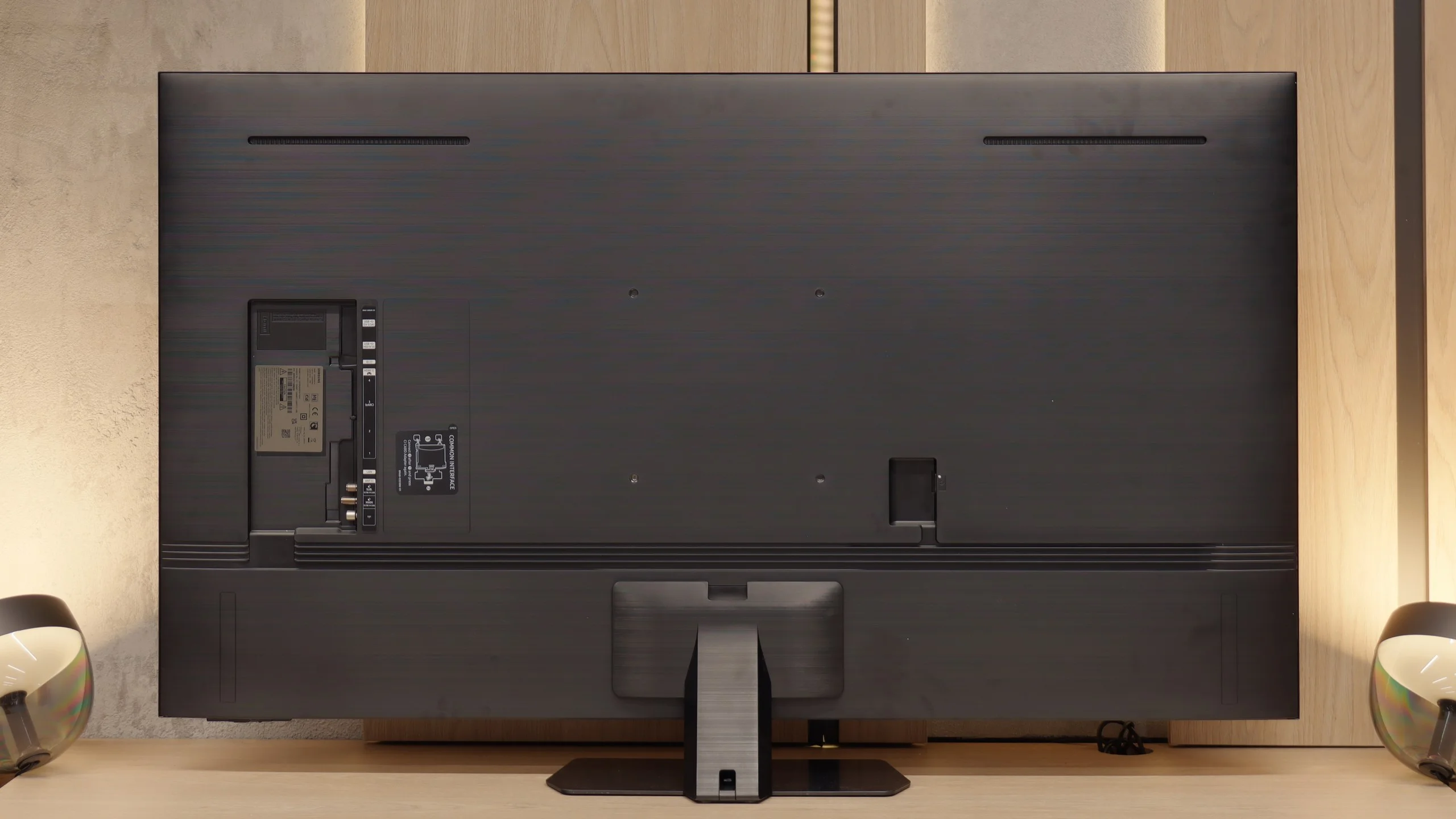 Review Samsung QN90F / QN92F Appearance of the TV