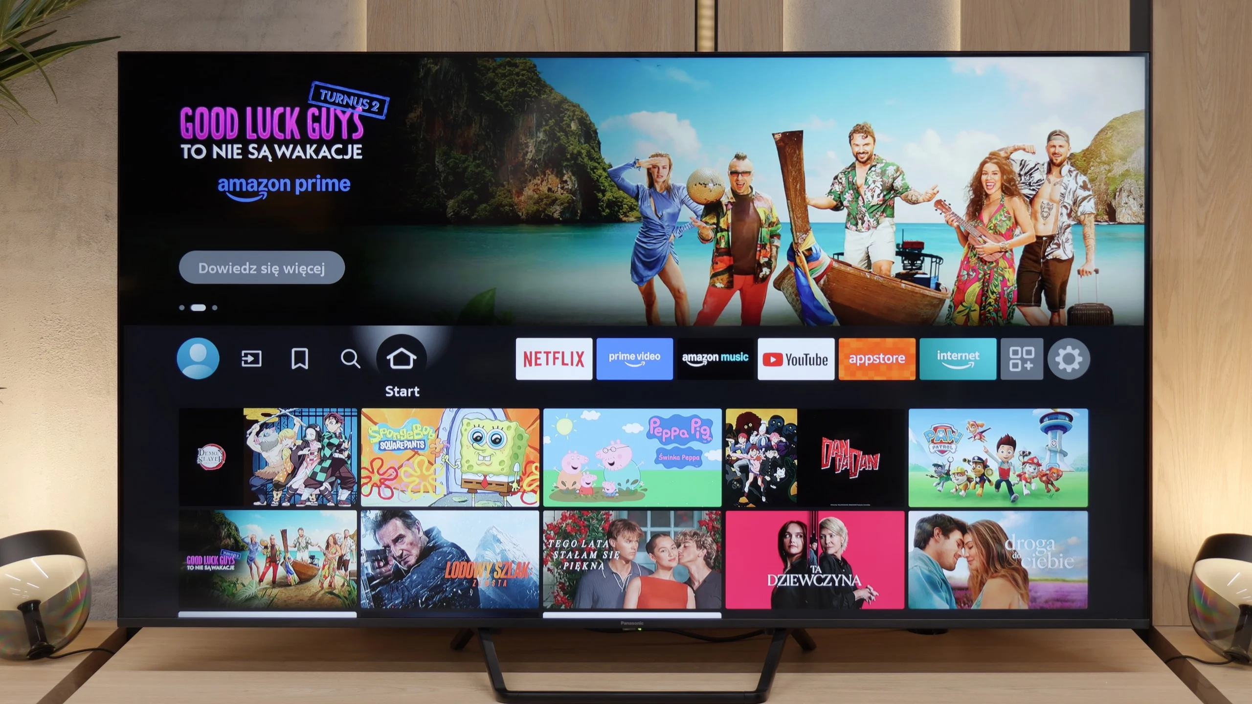 Review Panasonic W95B Appearance of the TV