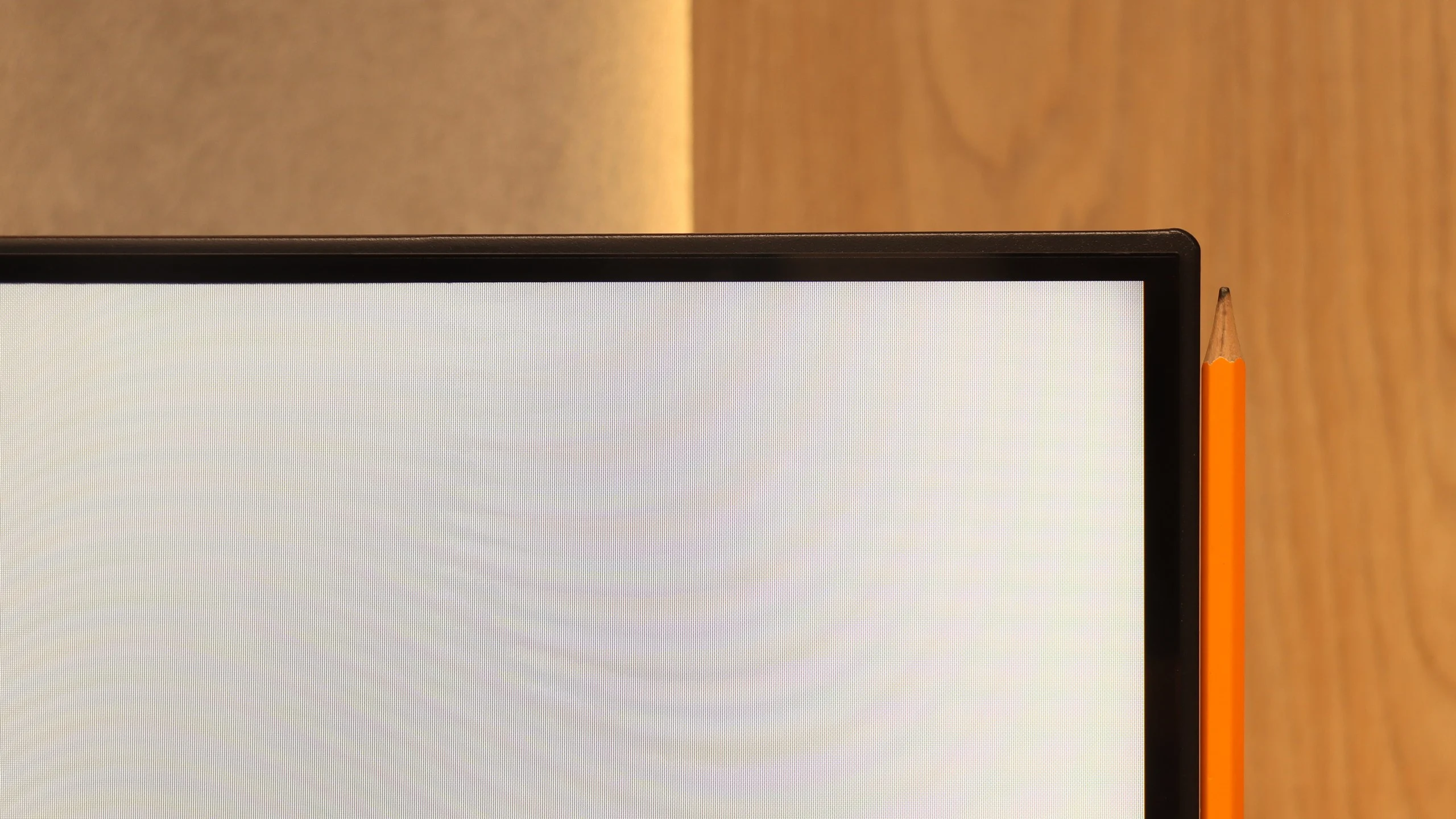 Review Hisense E7Q / E79Q Appearance of the TV