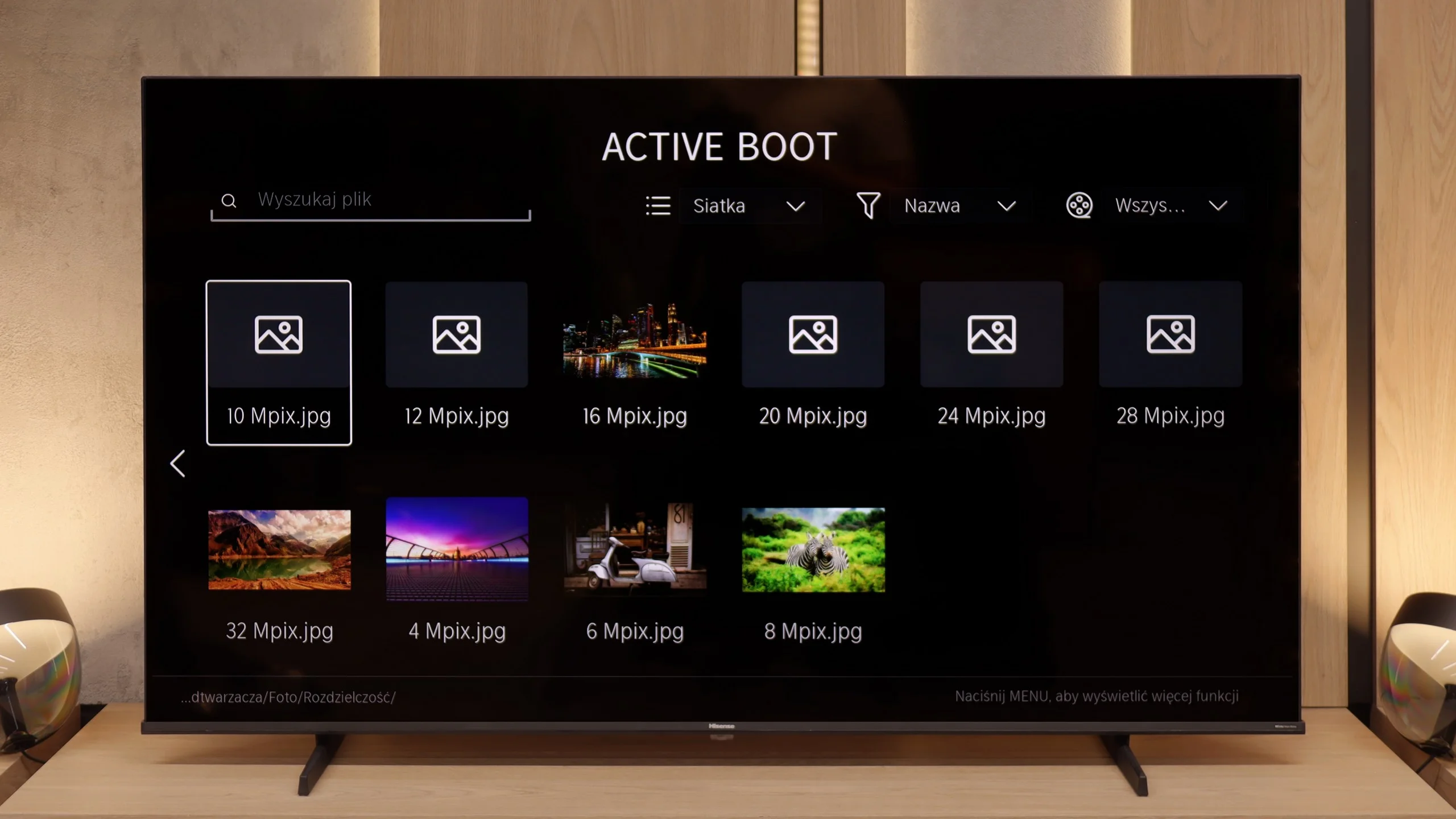 Review Hisense E7Q / E79Q Appearance of the TV
