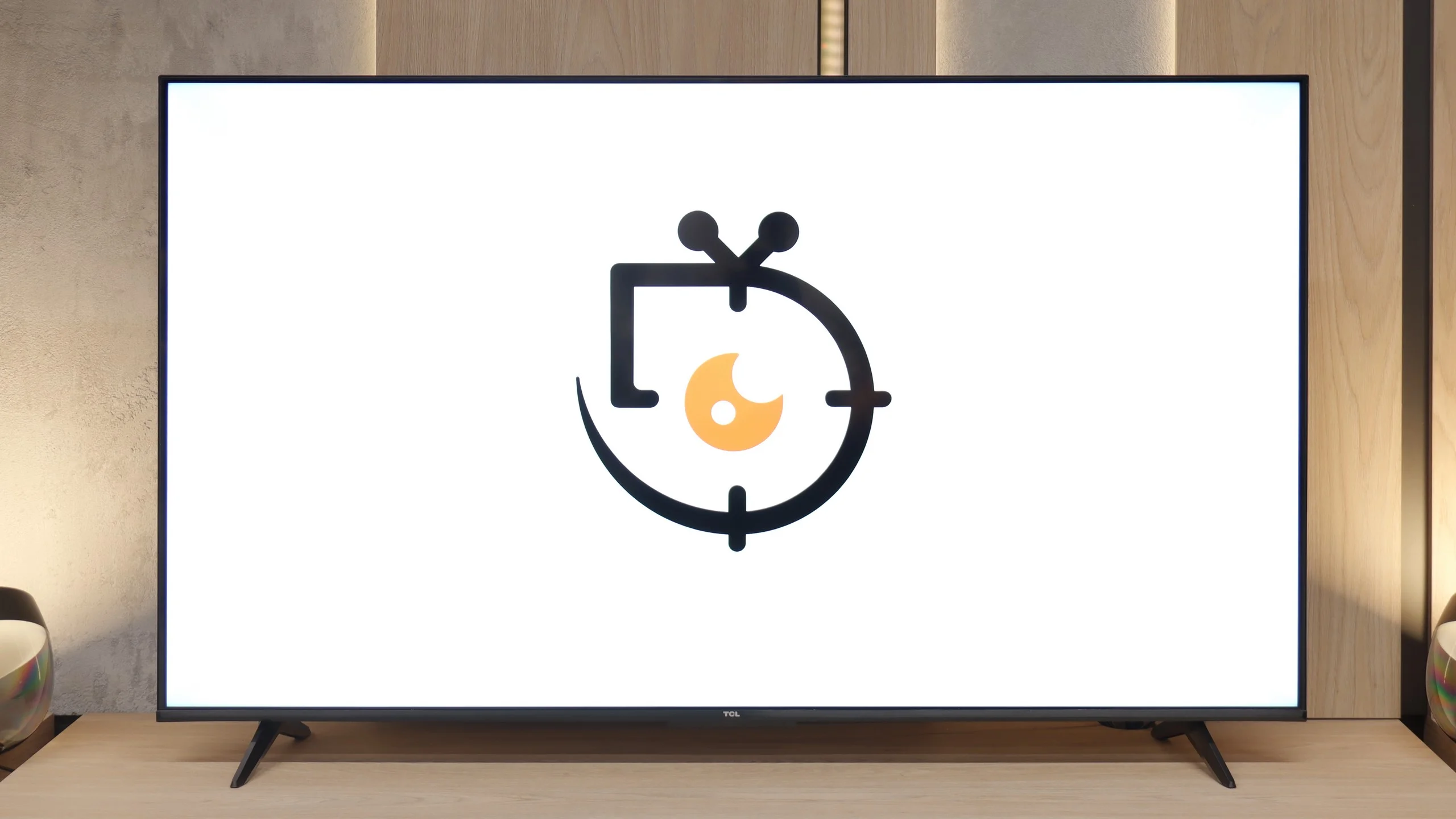 Review TCL V6C Appearance of the TV