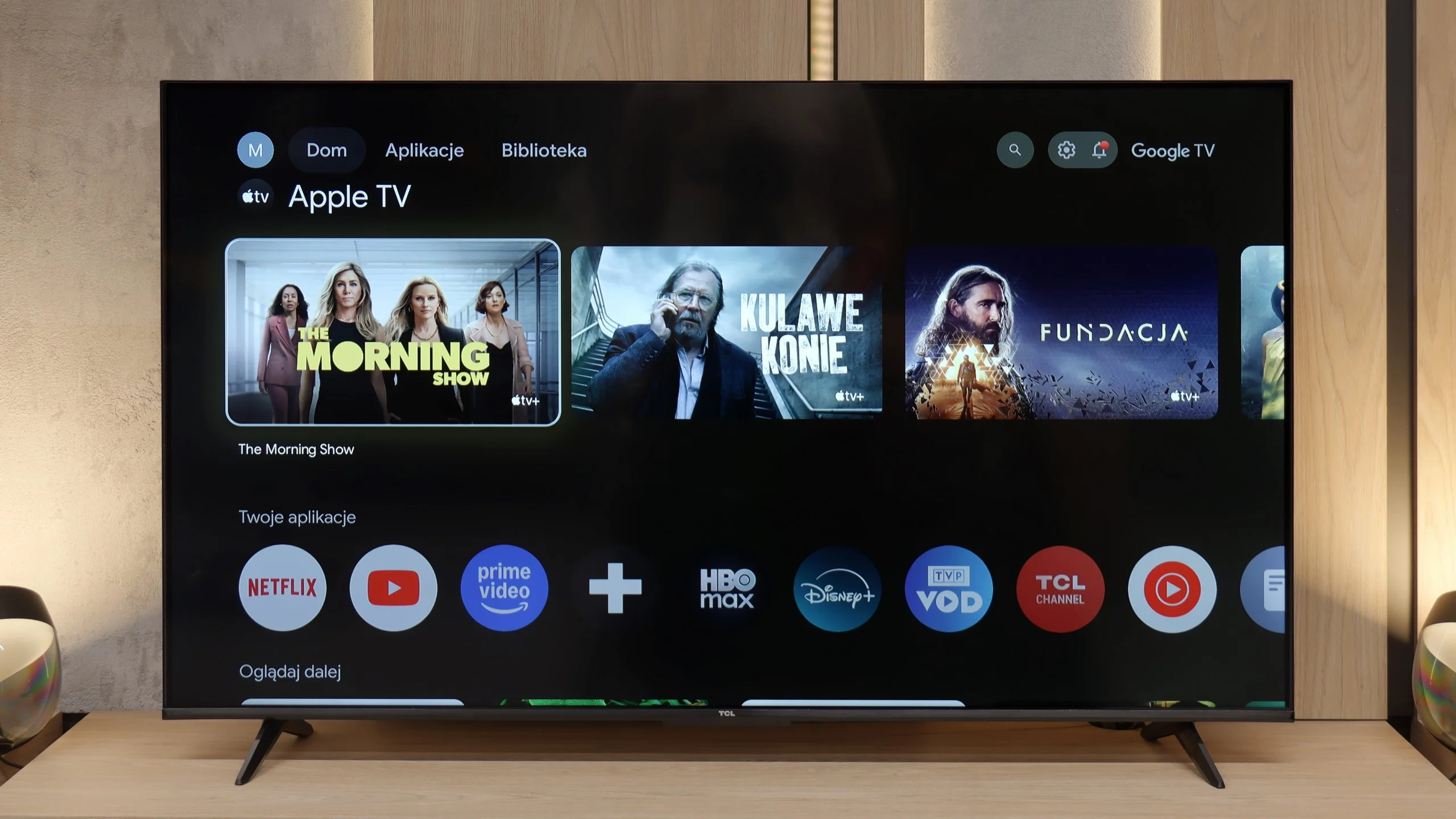 Review TCL V6C Appearance of the TV