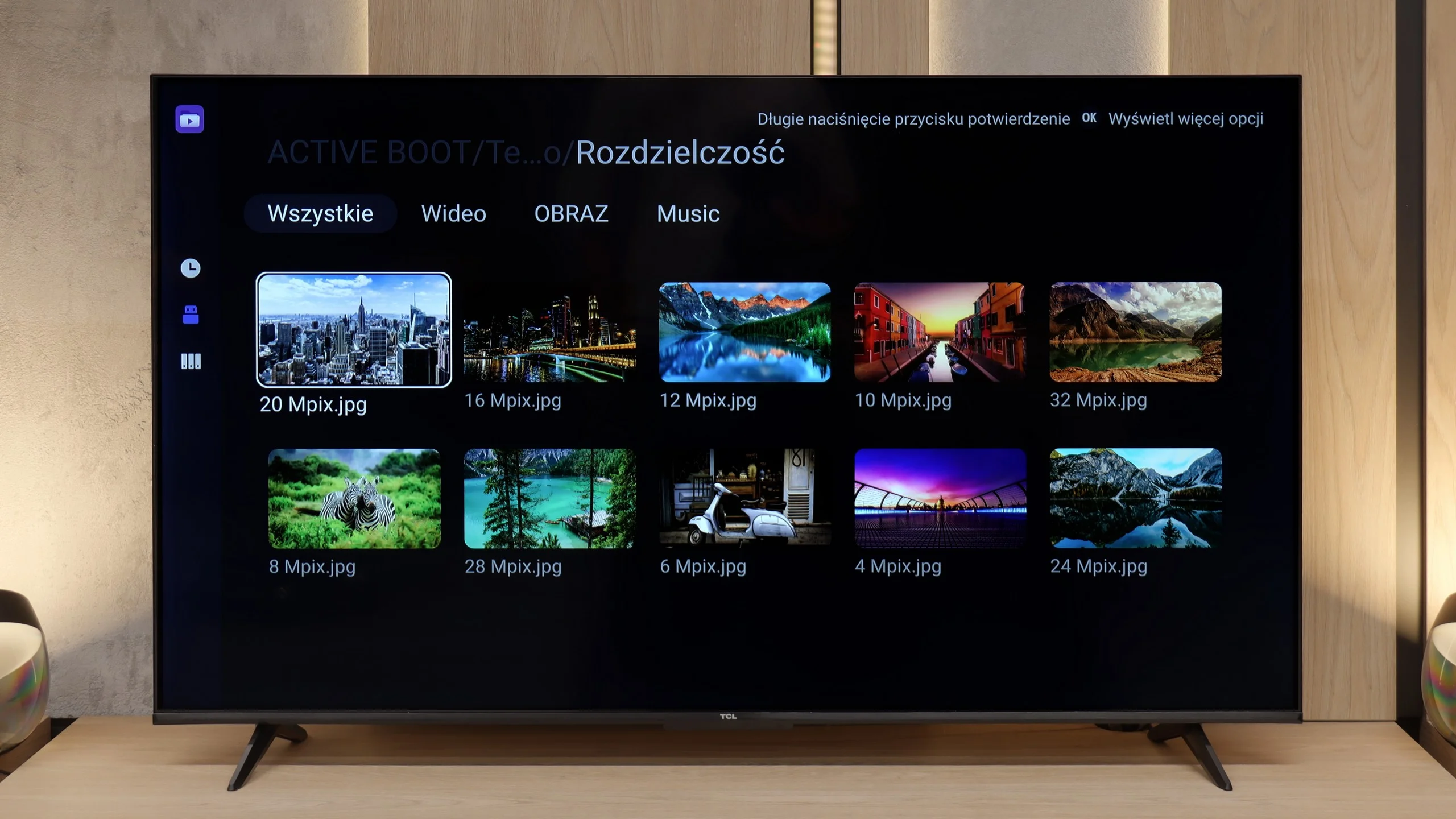 Review TCL V6C Appearance of the TV