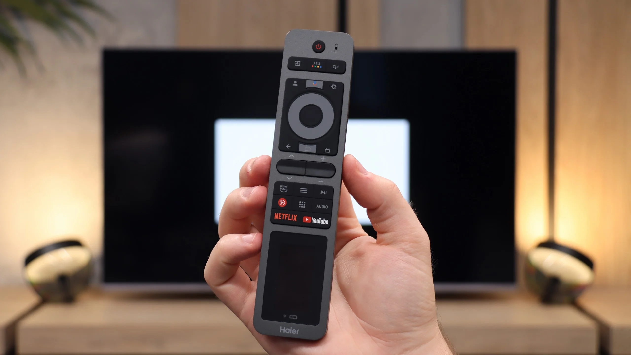 Review Haier M90E Appearance of the TV
