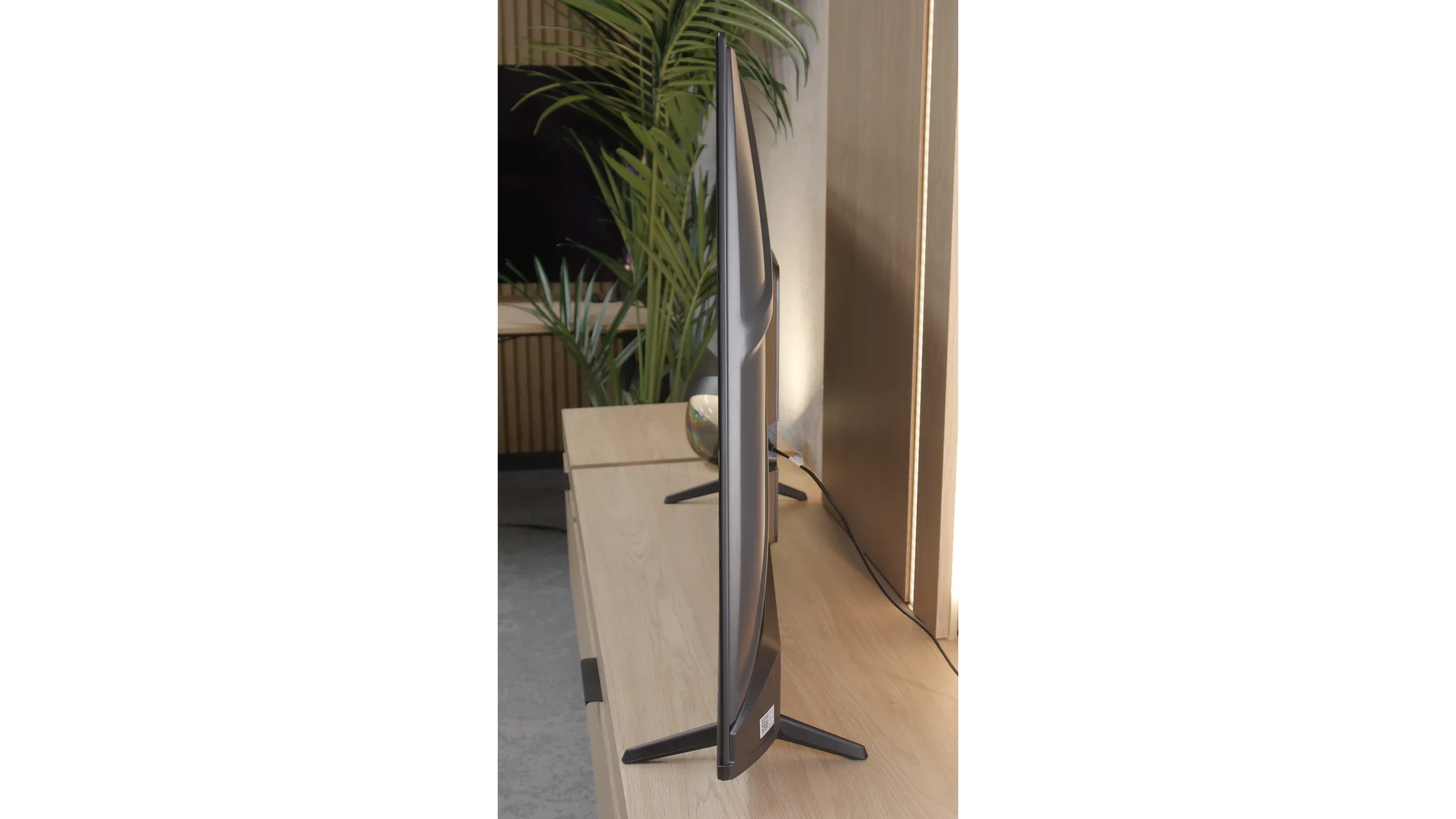 Review Hisense E7Q PRO / E79Q PRO Appearance of the TV