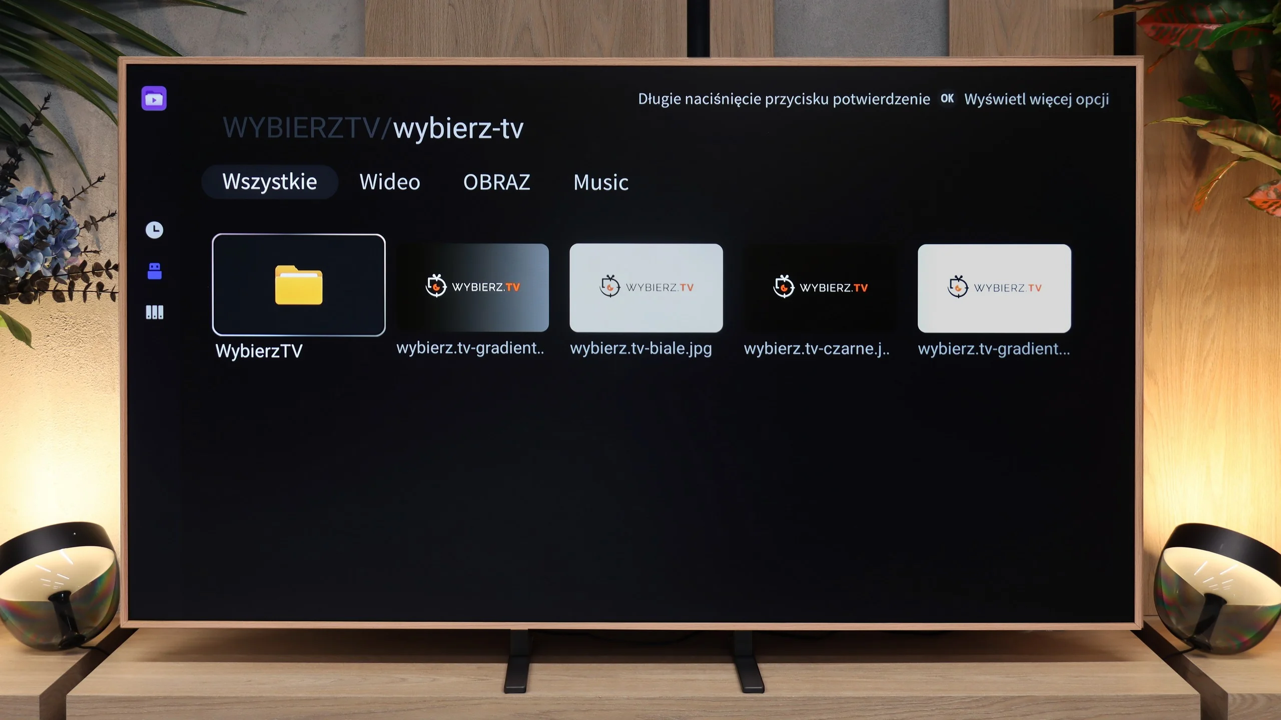 Review TCL A400 PRO Appearance of the TV