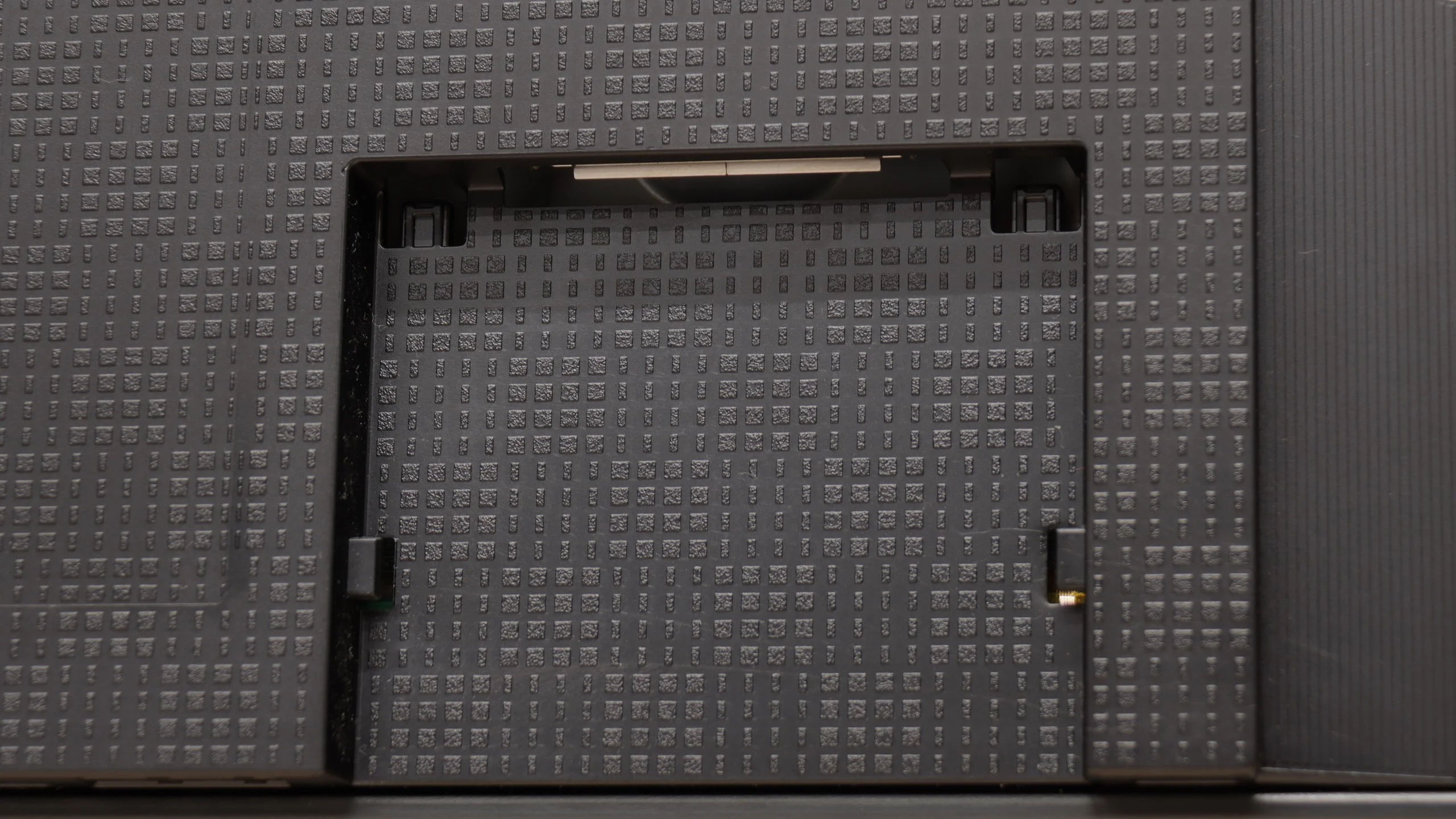 Review Samsung R95H Micro RGB  Appearance of the TV
