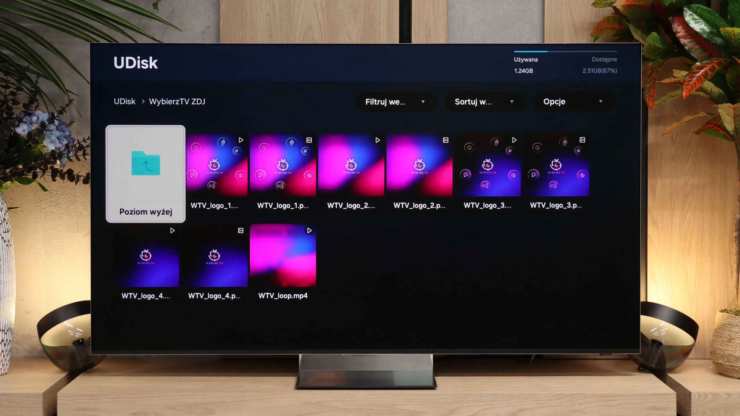 Review Samsung R95H Micro RGB  Appearance of the TV