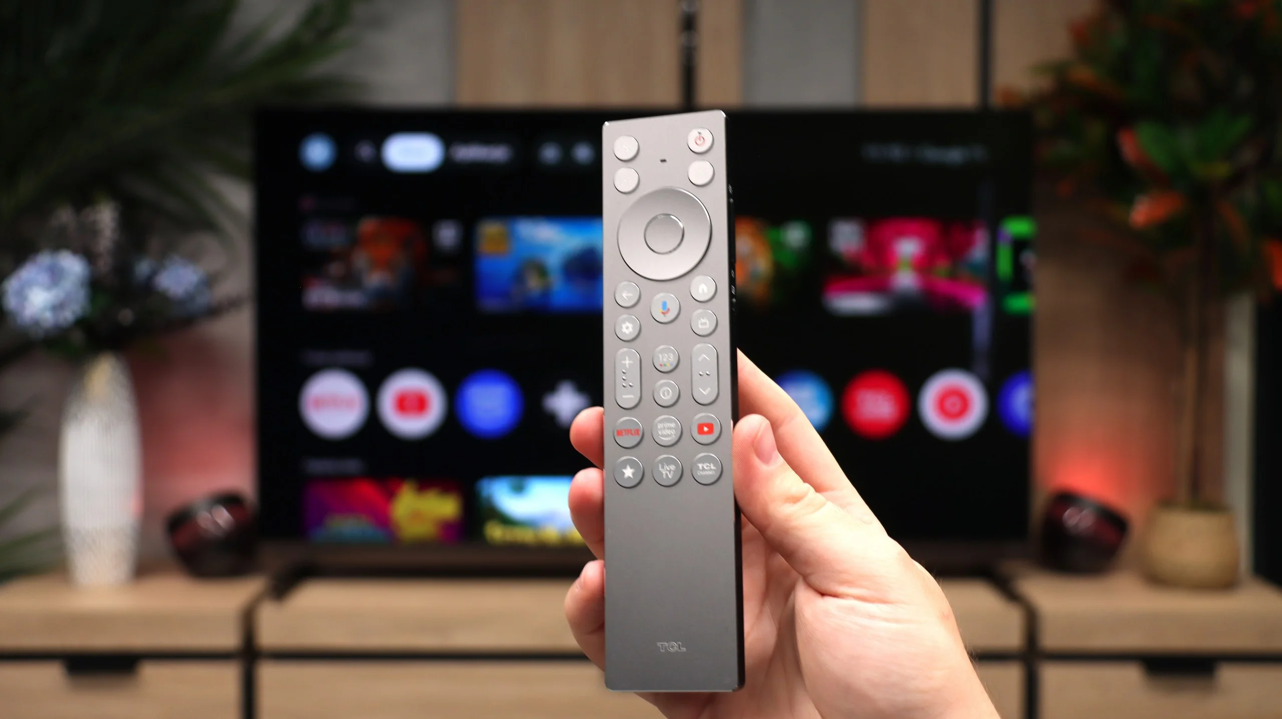 Review TCL X11L TV features