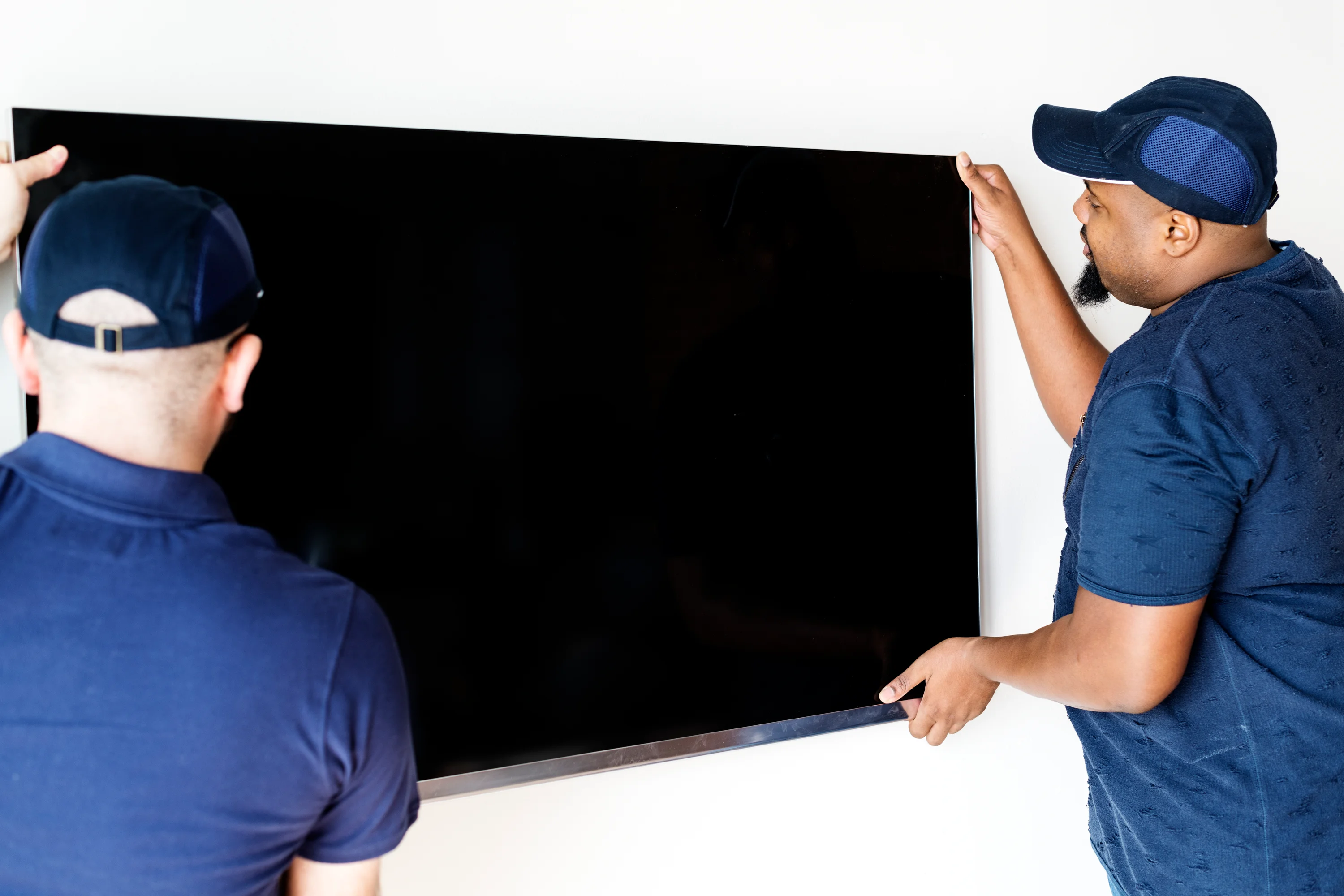 Are you looking for a professional to install your television? A skilled installer will help you choose a mount, determine the optimal height, and safely mount the television on the wall. Check where to find trusted specialists!