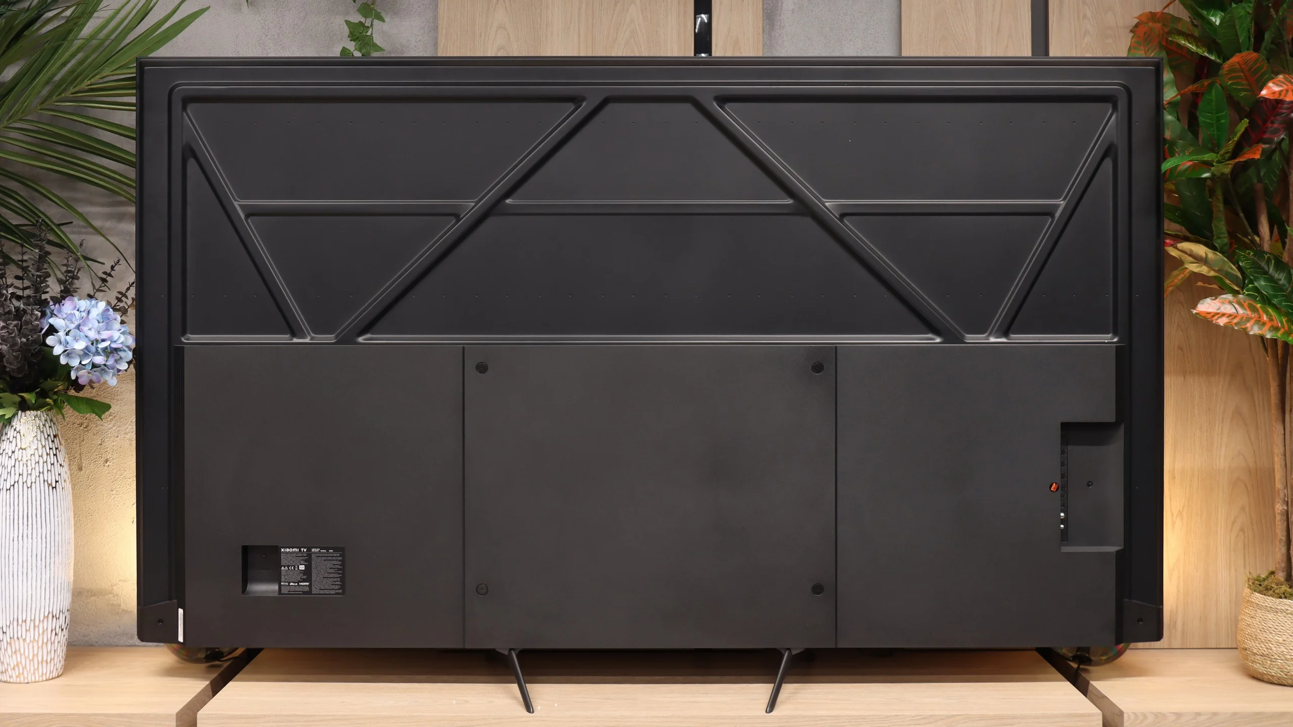 Review XIAOMI S Mini 2026 (85"-98") 144Hz  Appearance of the TV