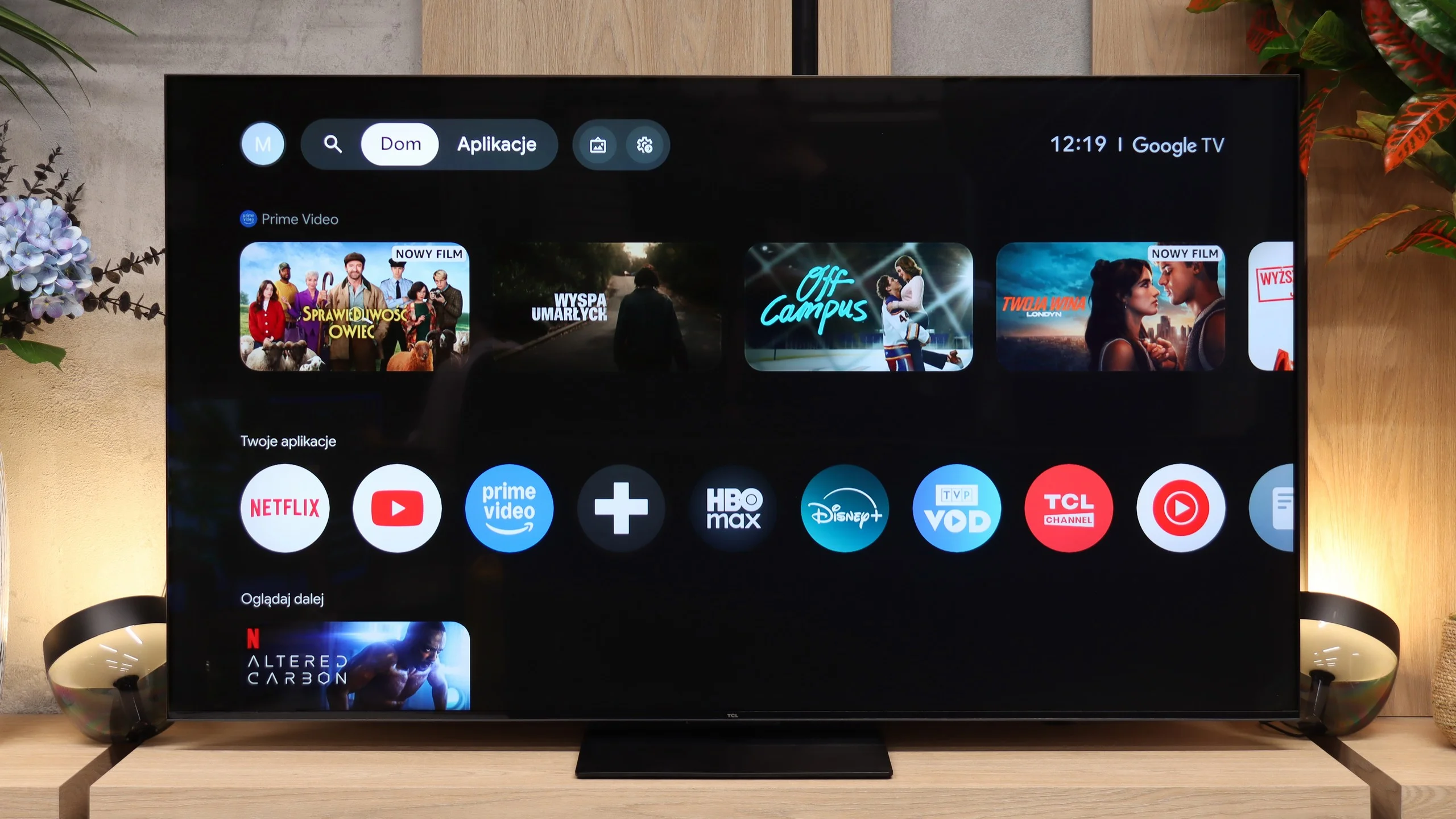 Review TCL RM7L Appearance of the TV