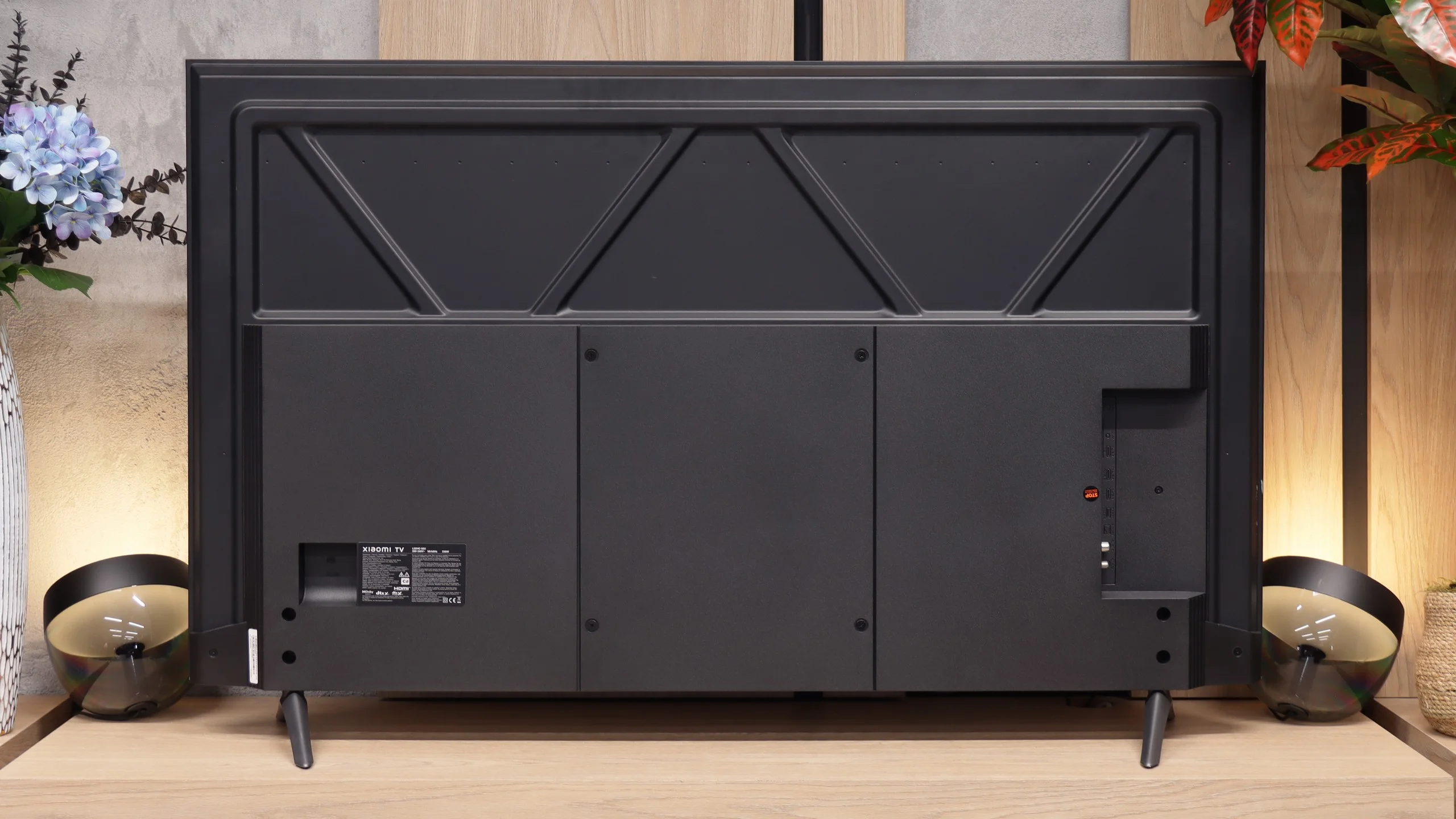 Review XIAOMI S Mini 2026 (55"-75") 60Hz  Appearance of the TV