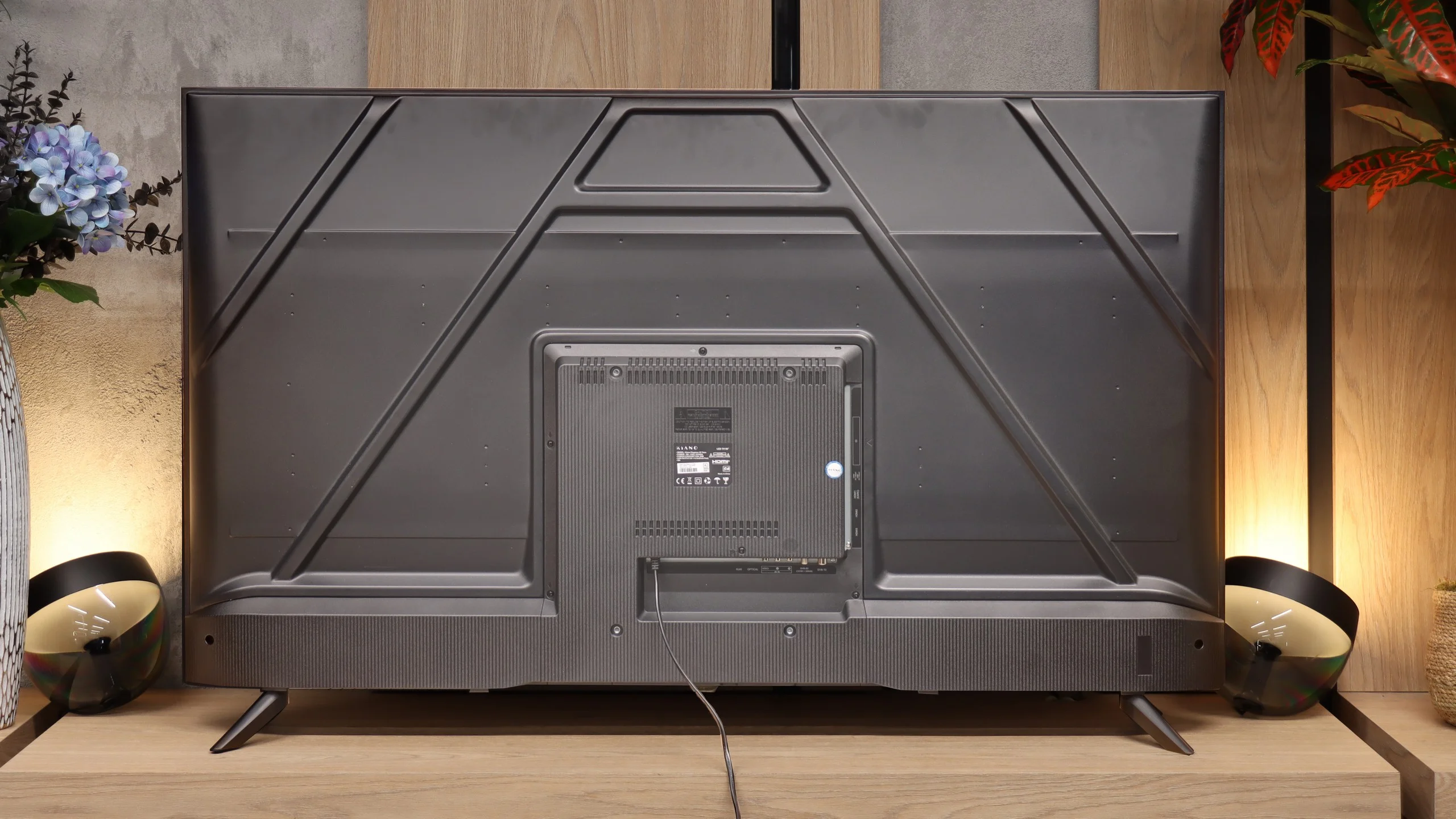 Review Kiano Elegance Tizen Appearance of the TV