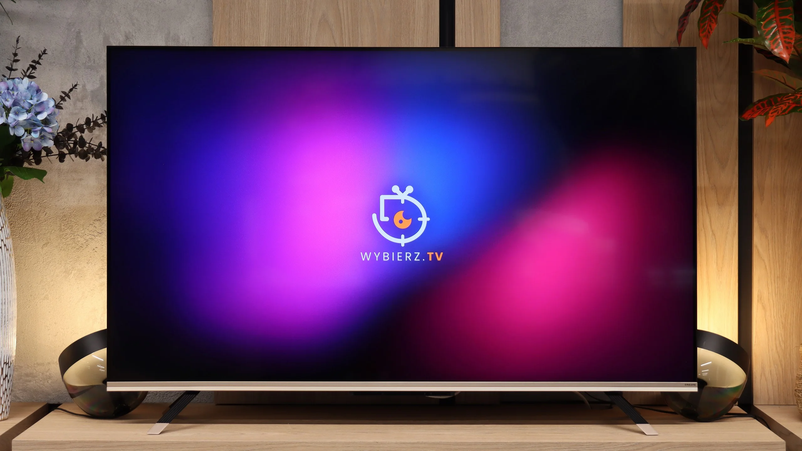 Review Dreame Q100 Appearance of the TV