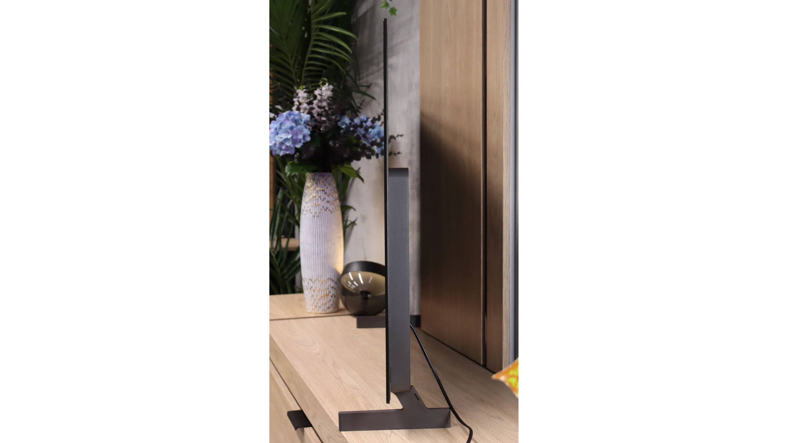 Review LG OLED B6 Appearance of the TV