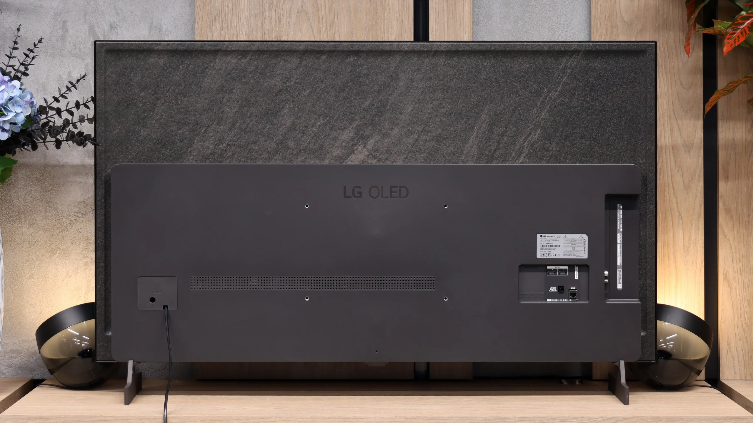 Review LG OLED B6 Appearance of the TV