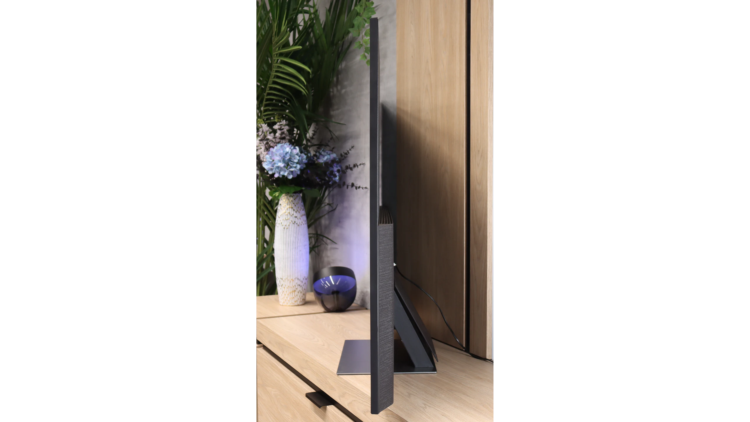 Review LG MRGB85B Appearance of the TV