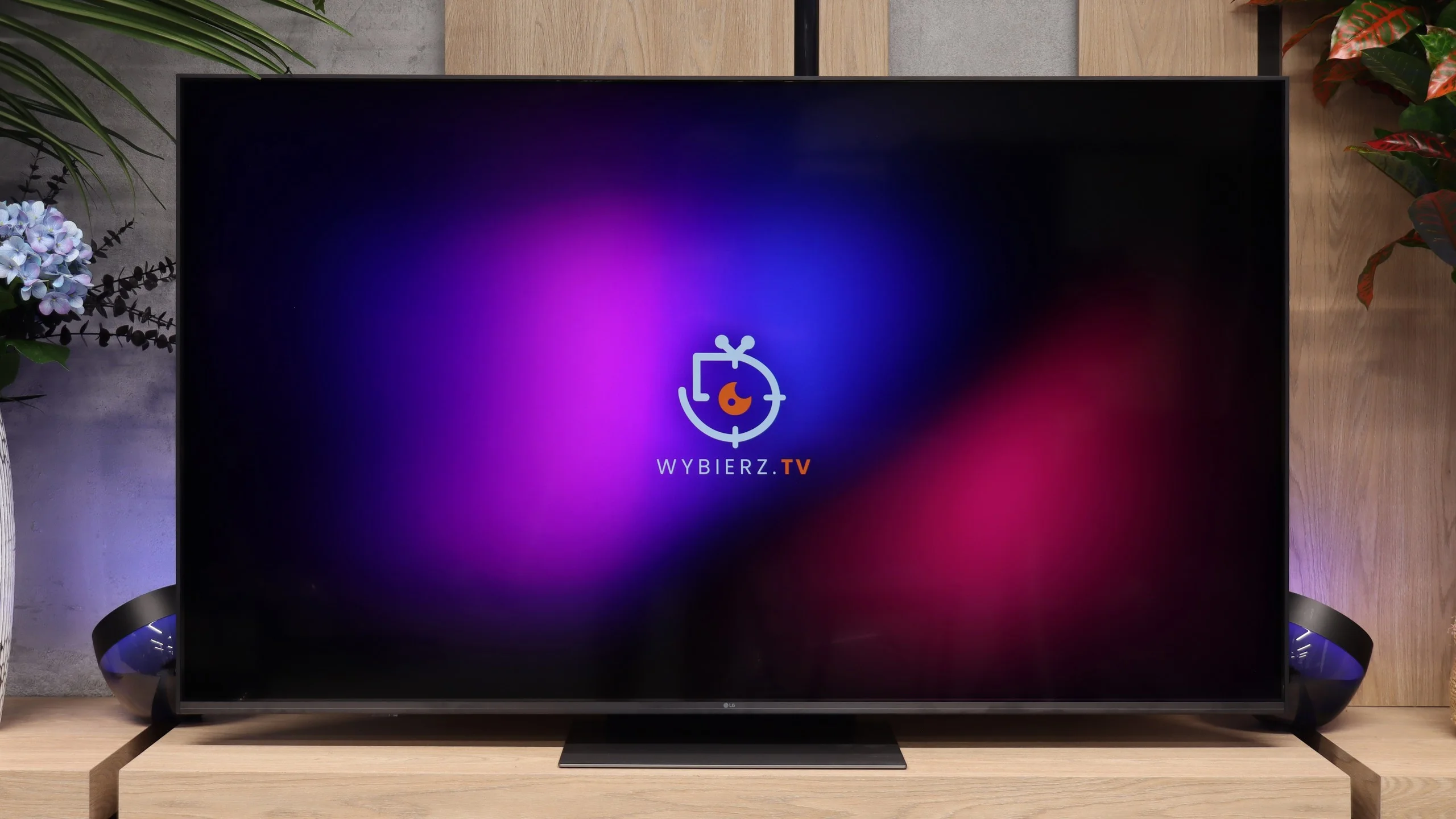 Review LG MRGB85B Appearance of the TV
