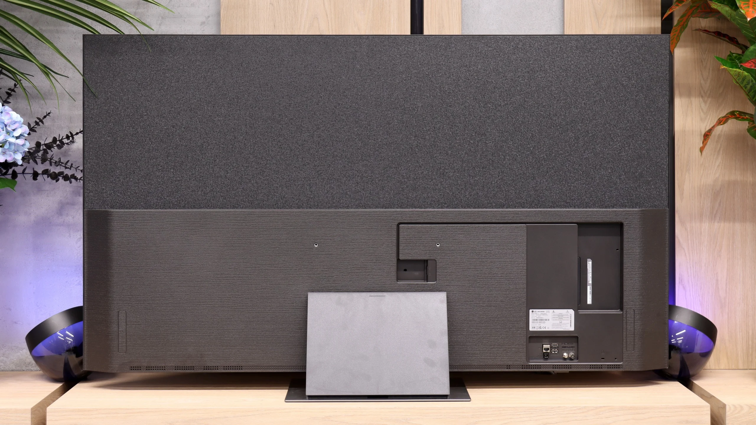 Review LG MRGB85B Appearance of the TV