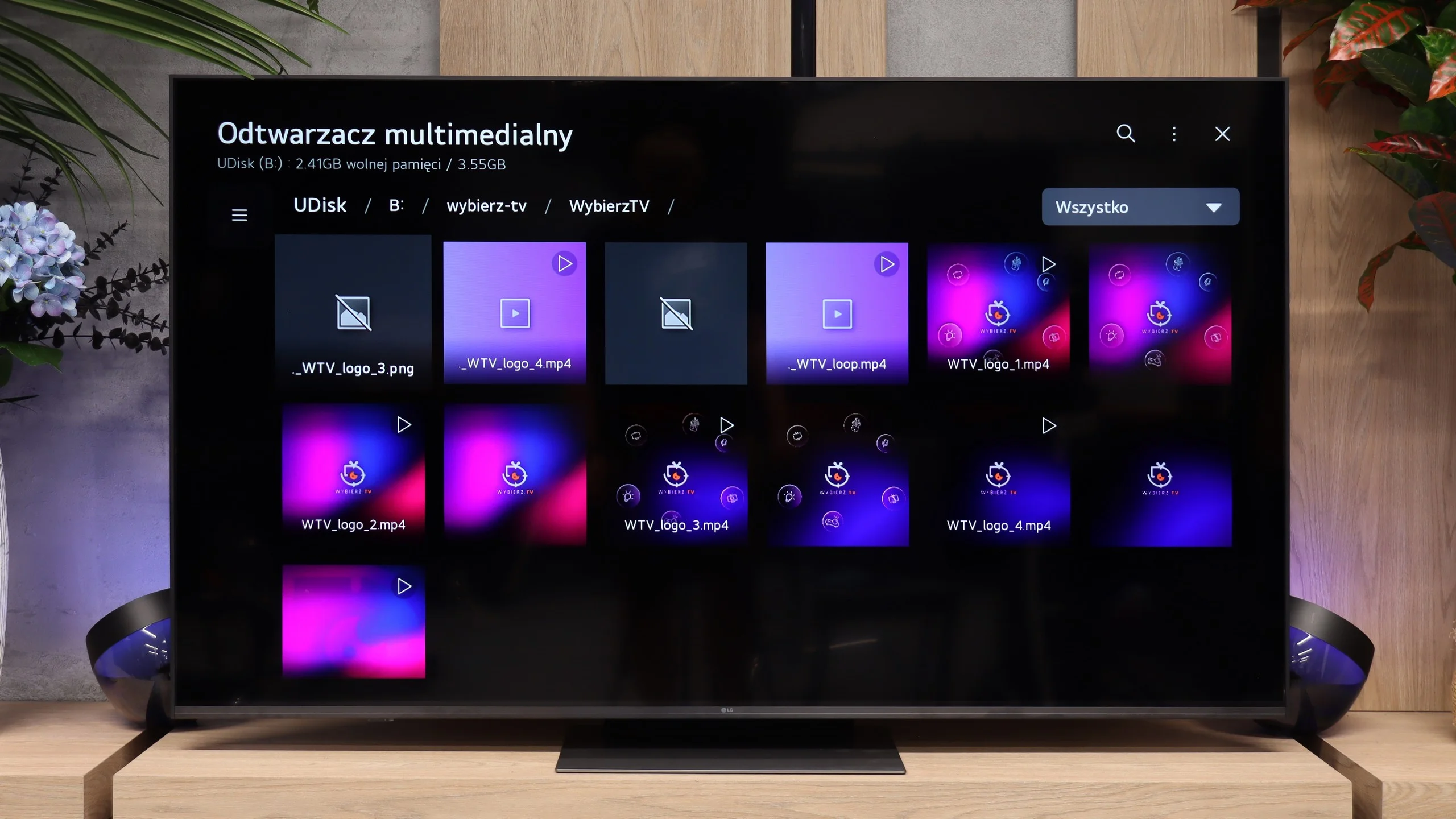 Review LG MRGB85B Appearance of the TV